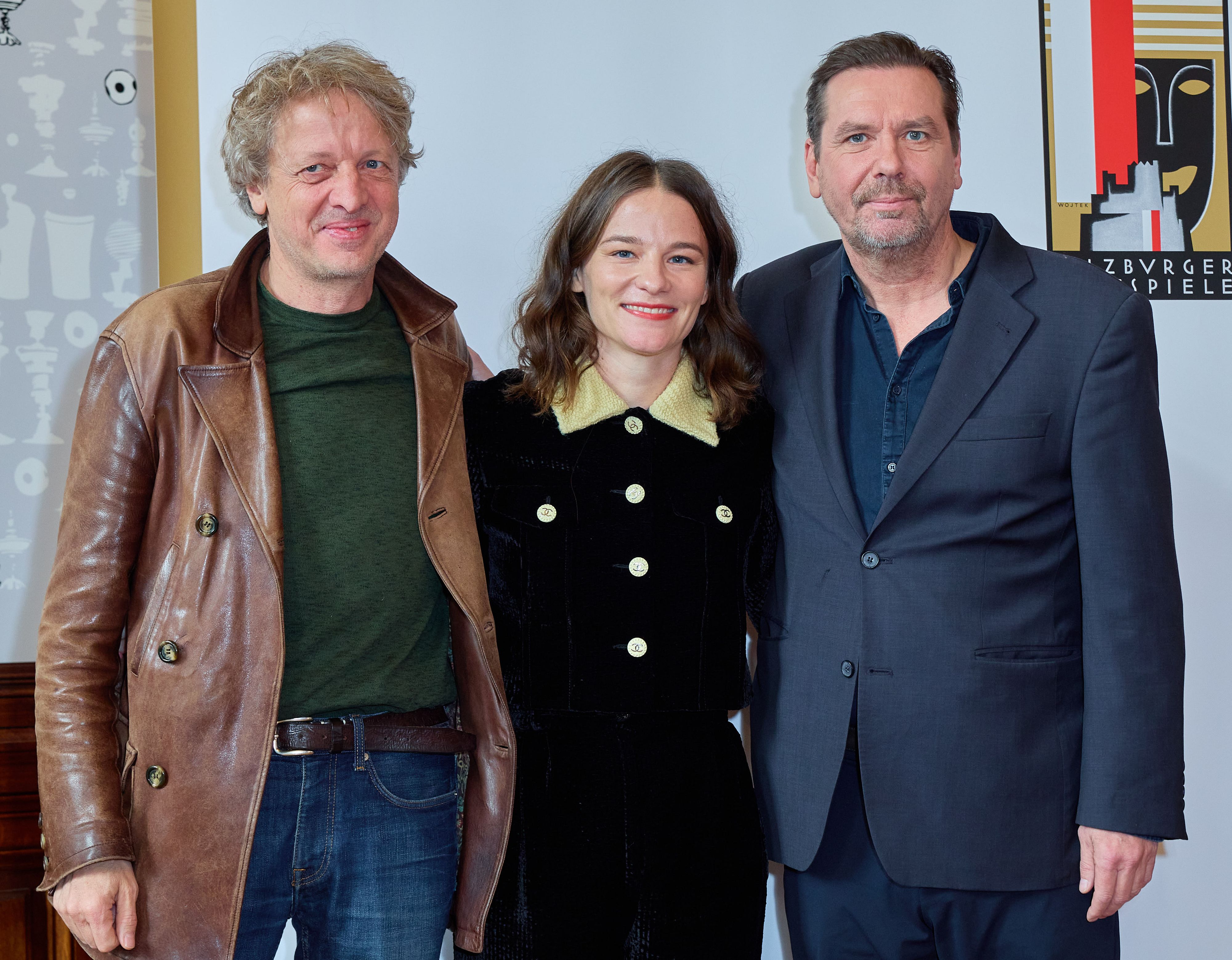 Regisseur Michael Sturminger (links) mit Ex-Buhlschaft Valerie Pachner und Ex-Jedermann Michael Maertens 