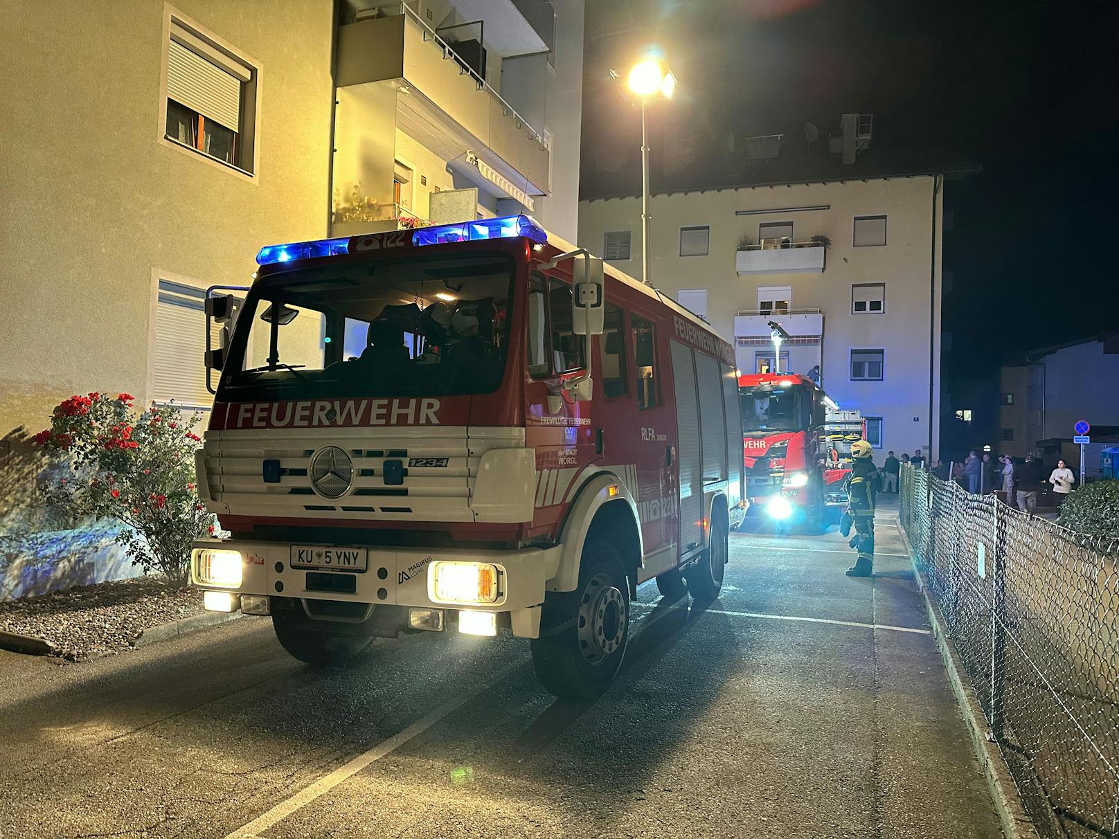 In einem Kellerabteil eines Mehrparteienhauses brach am Sonntag gegen 19.40 Uhr ein Brand aus.