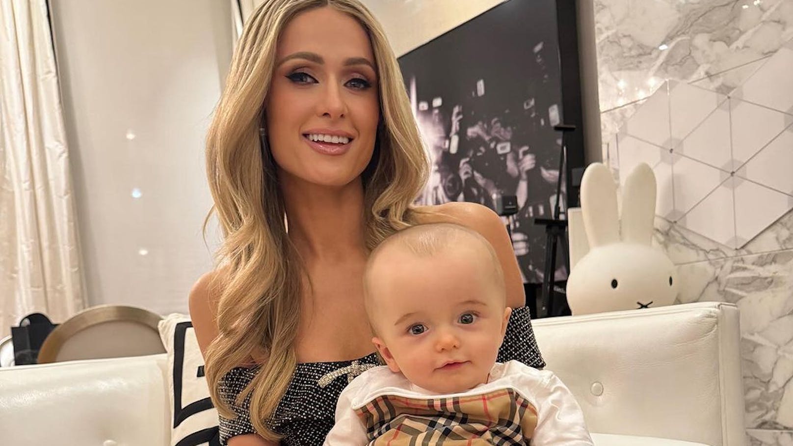 Paris Hilton zeigt ihr Baby und erntet Hass-Nachrichten