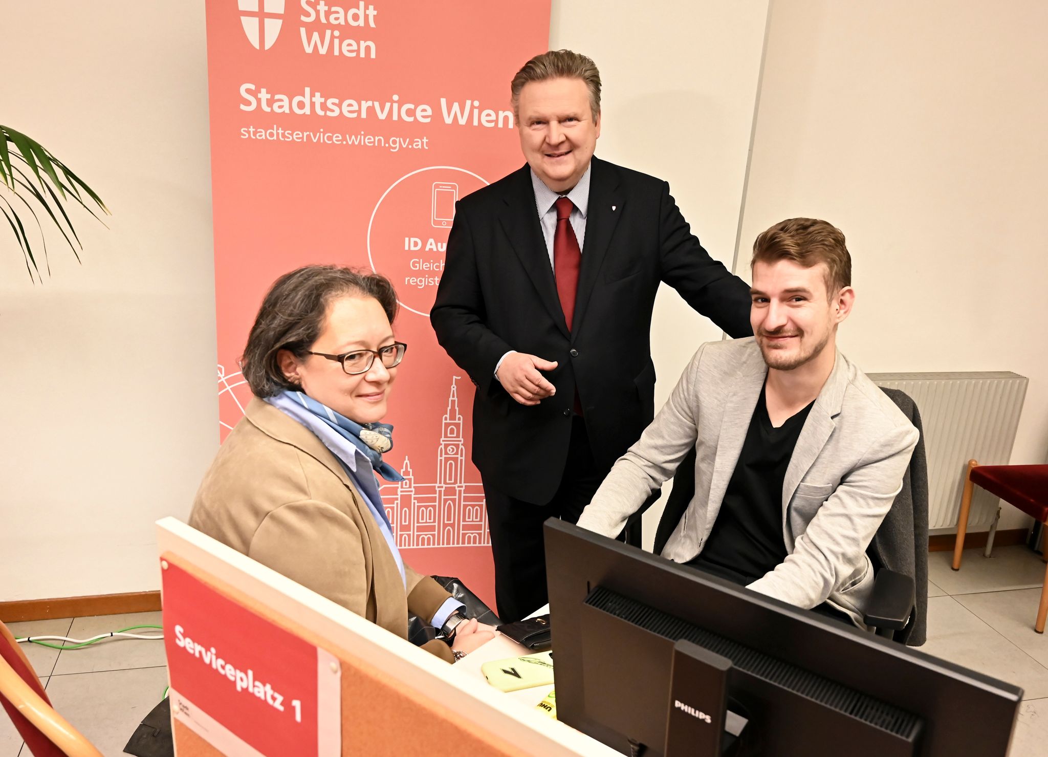 Wiens Bürgermeister Michael Ludwig im Stadtservice im Wiener Rathaus