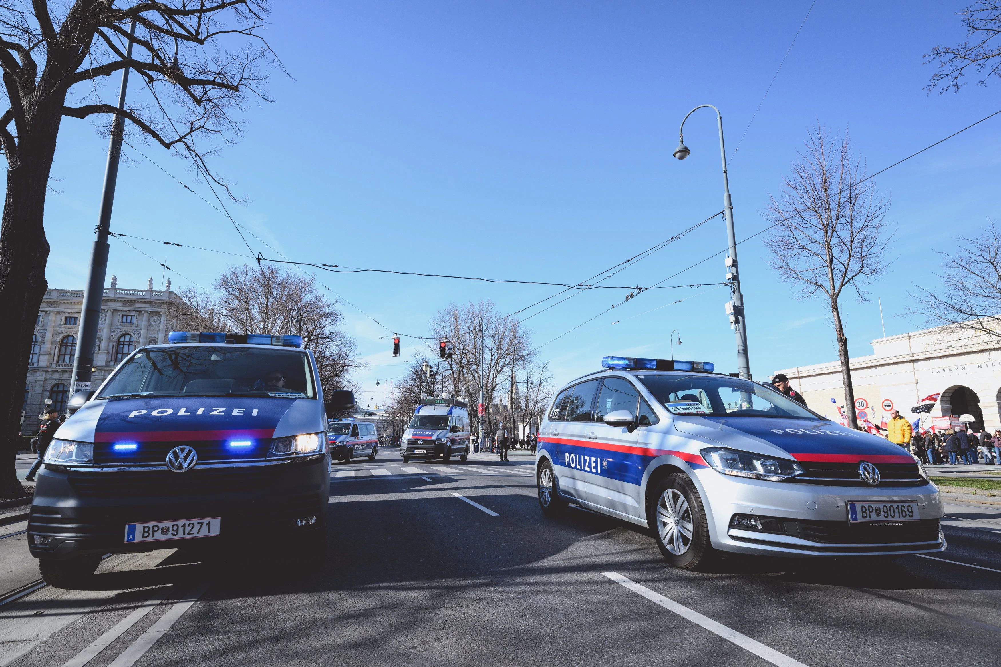 Die Polizei steht am Dienstag im Großeinsatz.