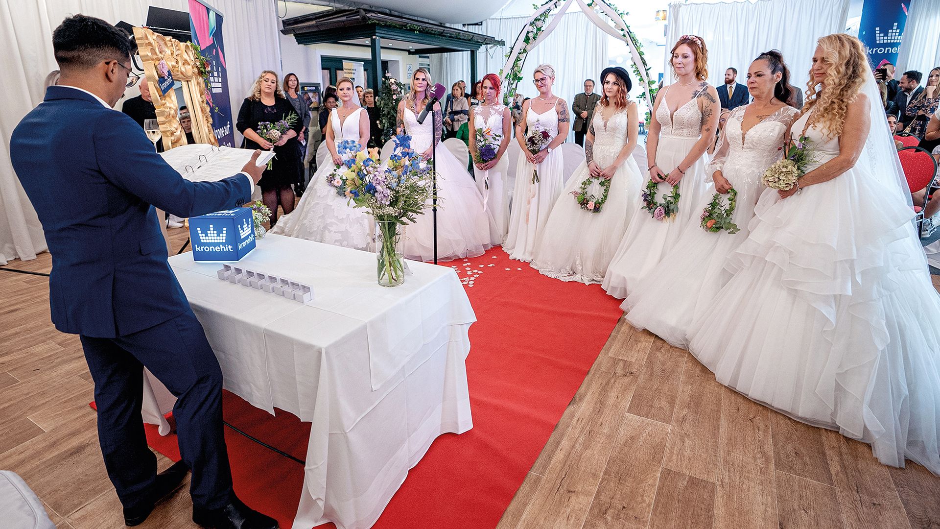 Am Sonntag heirateten neun Single-Ladys in Wien.