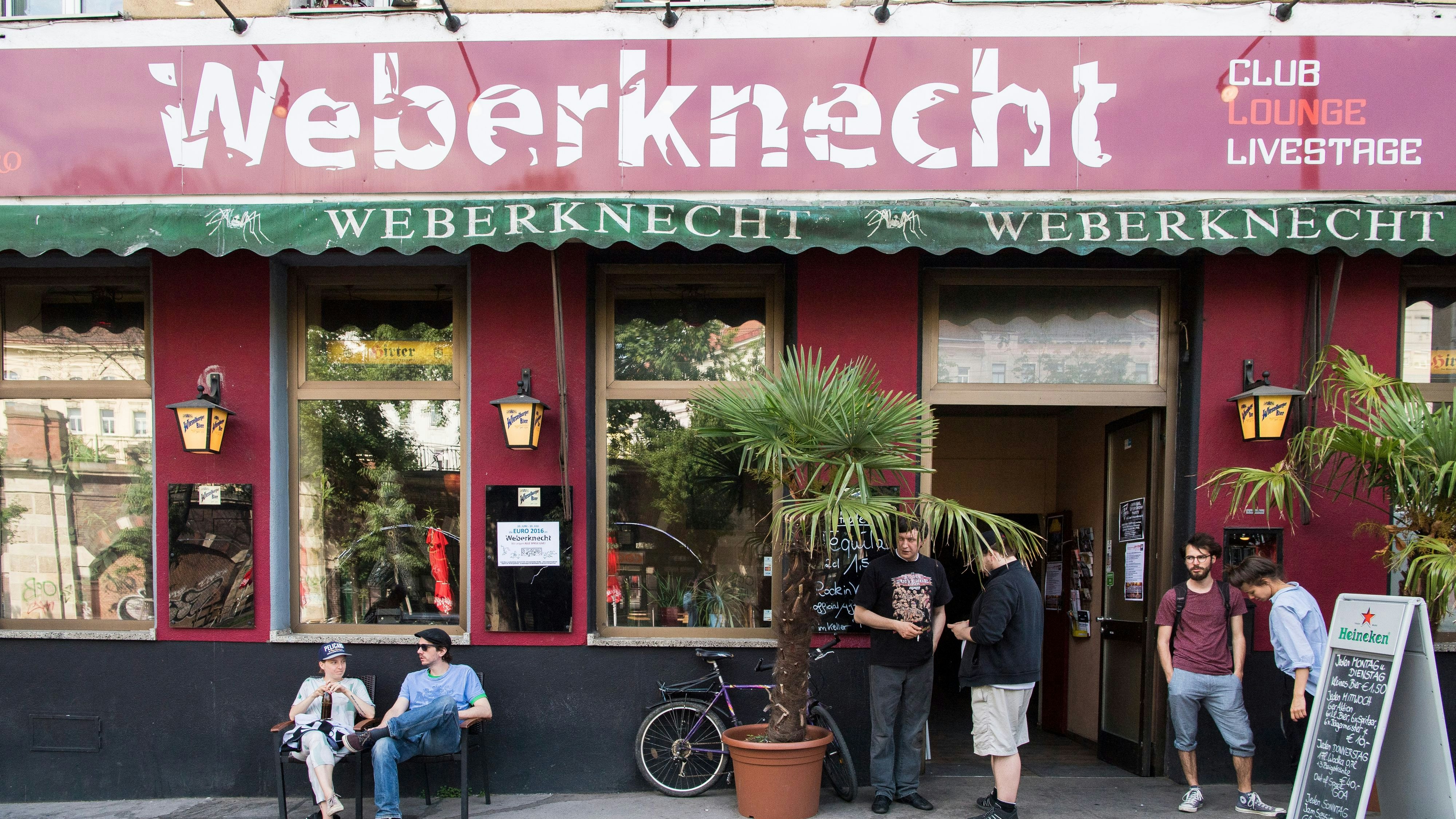 Download von www.picturedesk.com am 23.10.2023 (11:10).  Einmal im Monat findet im Gürtel-Lokal "Weberknecht" Underground-Wrestling statt. Wien, 06.06.2016 - 20160605_PD15219 - Rechteinfo: Rights Managed (RM) Nur fÃ¼r redaktionelle Nutzung!