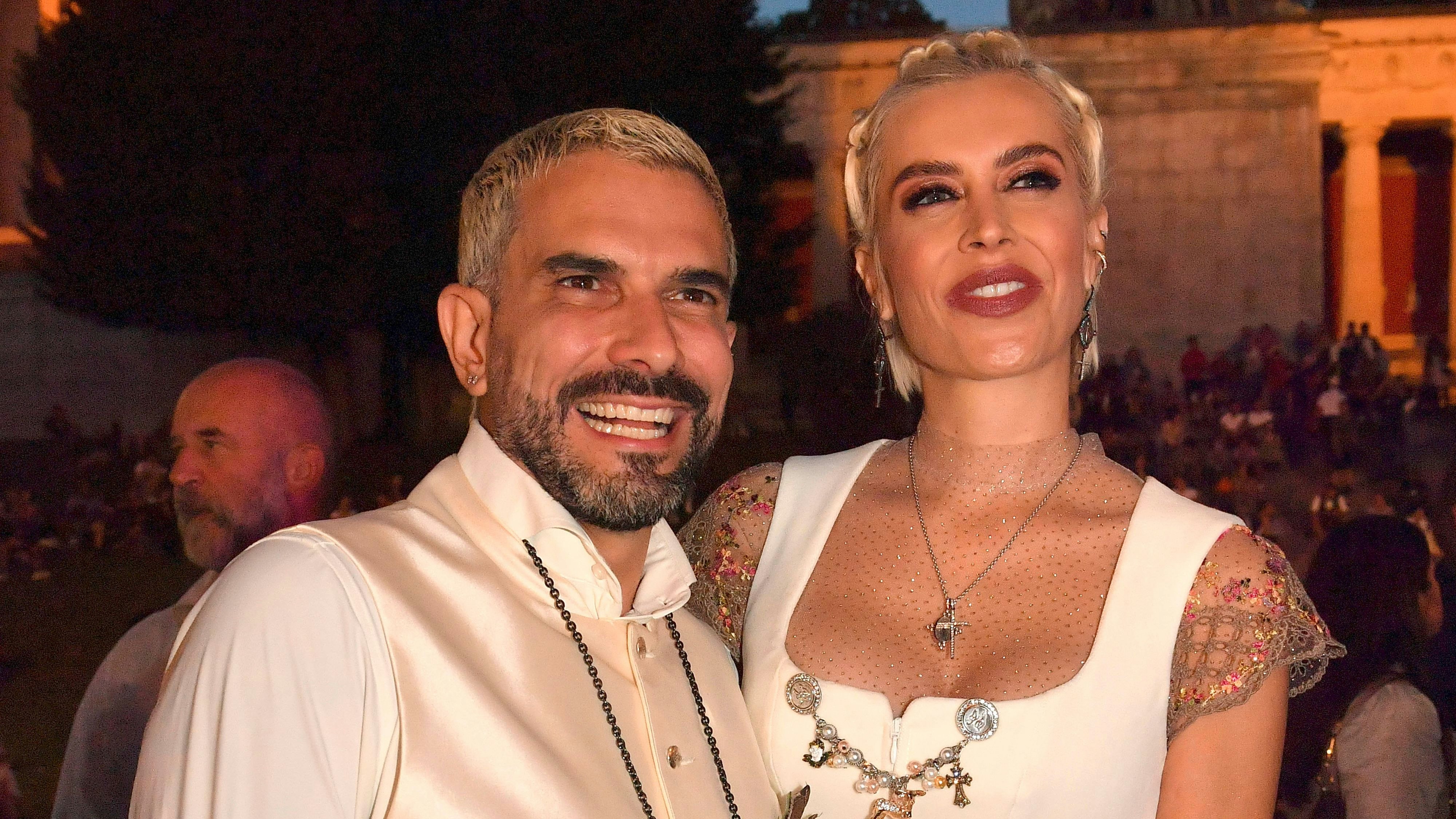 Almauftrieb beim Oktoberfest 2023 in München -- Marc Terenzi und Verena Kerth beim Almauftrieb in der Käfer Wiesn Schänke auf dem 188. Oktoberfest 2023 auf der Theresienwiese.