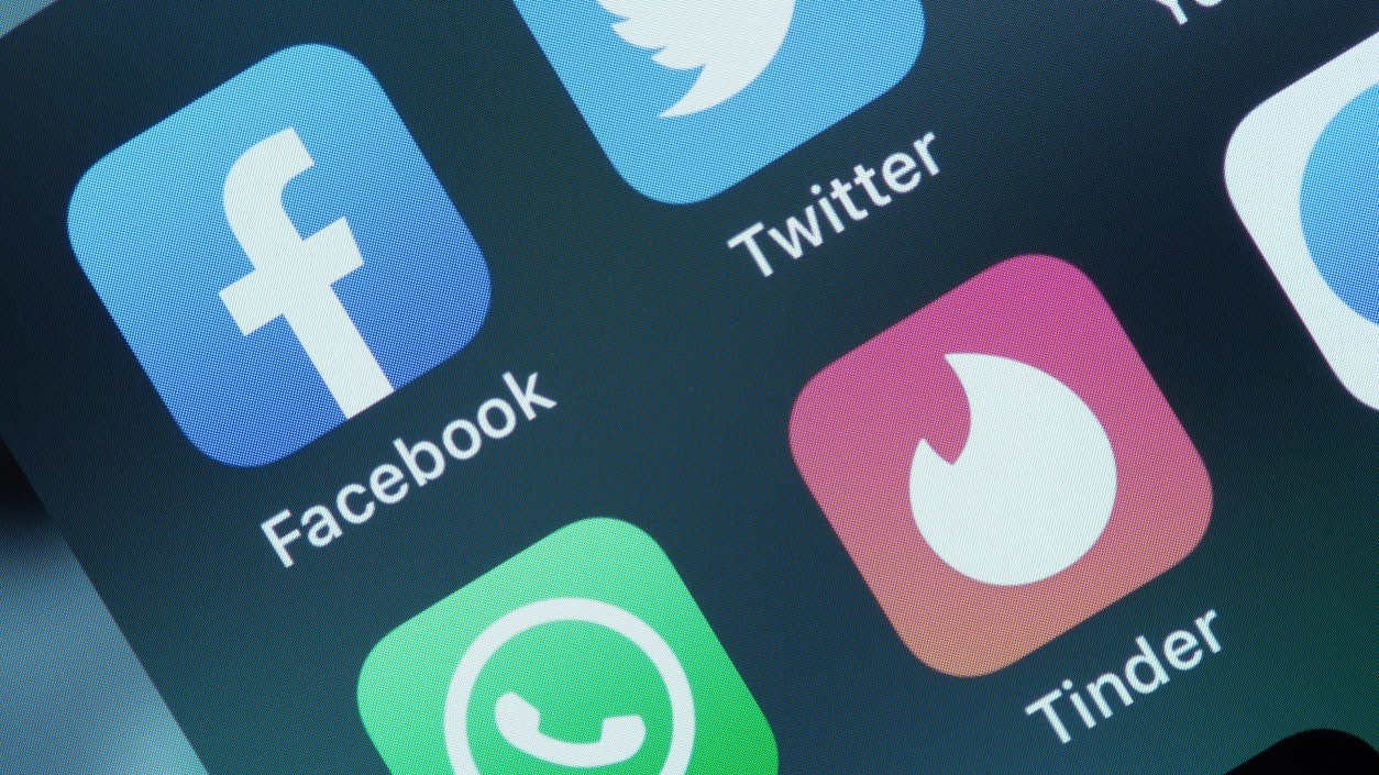 Bald könnten dich Angehörige auch auf Tinder verkuppeln. 