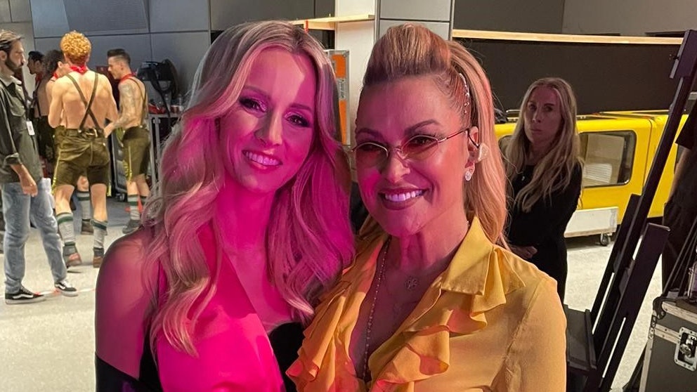 Schlagerstar Melissa Naschenweng trifft auf Rockröhre Anastacia