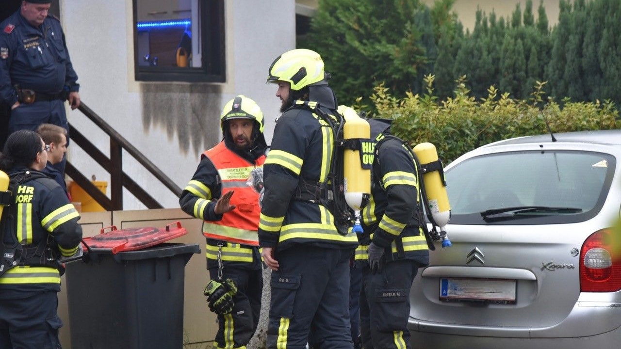 Heute.at - Mann beschimpft Feuerwehr und lässt sie nicht ins Haus