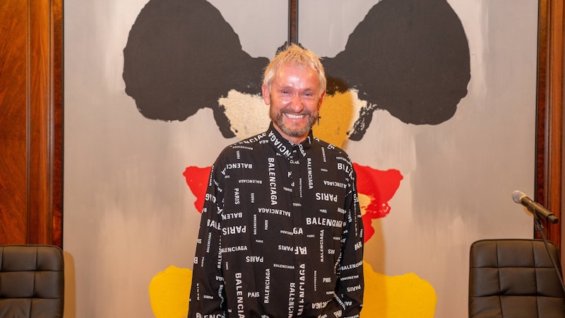 Künstler Franz-Josef Baur bei seiner Vernissage "Perception Fading Youth" im Bucherer Salon, Wien.