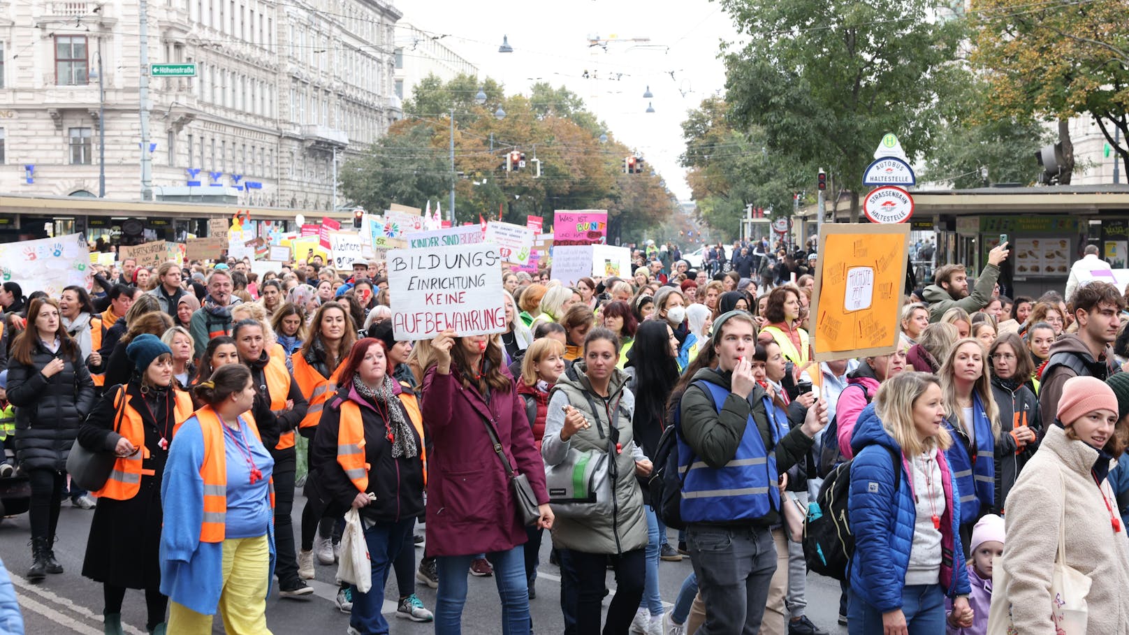 Am Dienstag protestierten rund 10.000 Kindergarten-Pädagogen für bessere Arbeitsbedingungen.