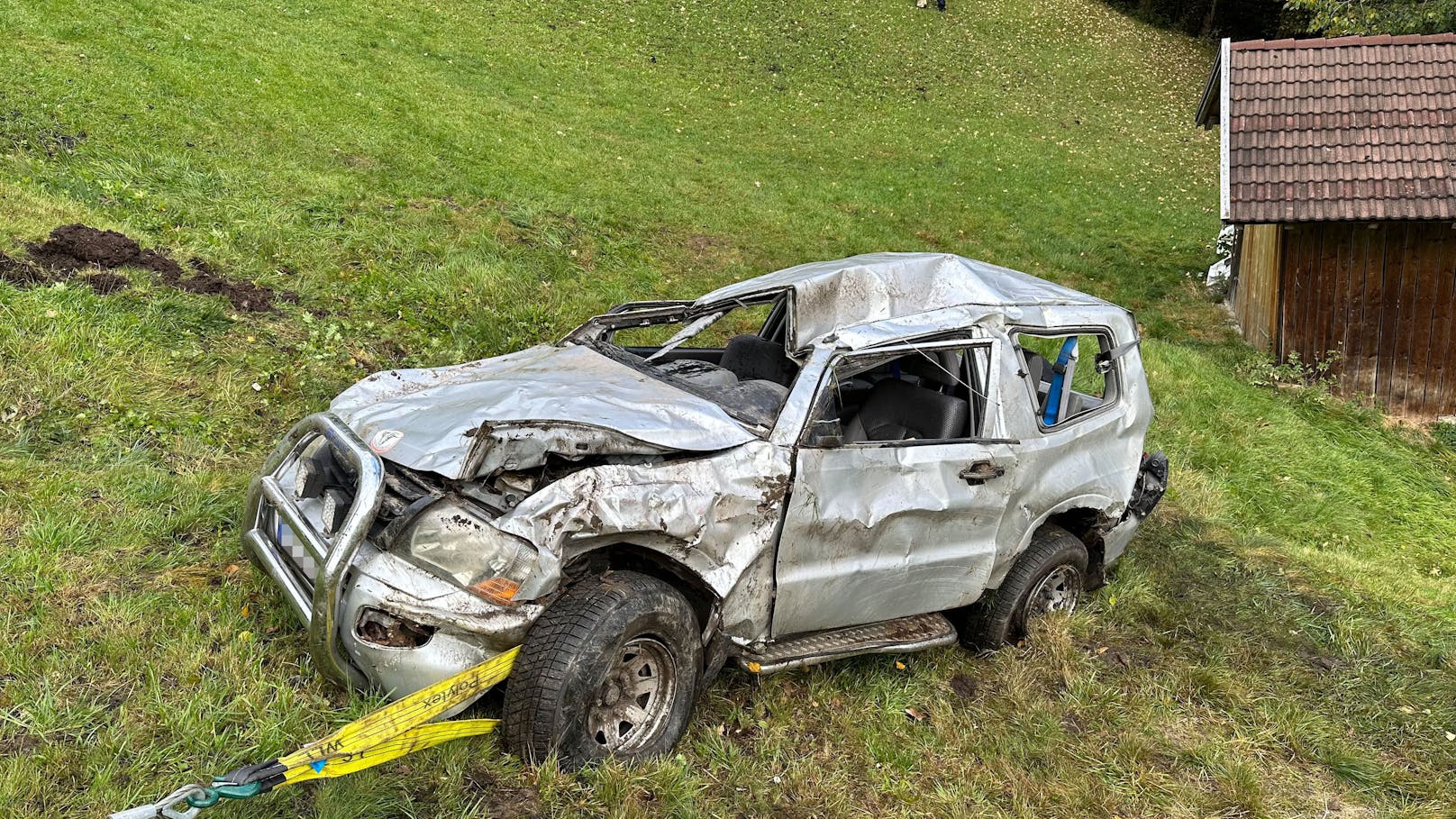 Der Unfall ereignete sich am Montag gegen 9 Uhr in Wattens. Ein 51-jähriger Österreicher war mit seinem Pkw auf der Gemeindestraße Vögelsberg von Süden kommend in Richtung Norden unterwegs.