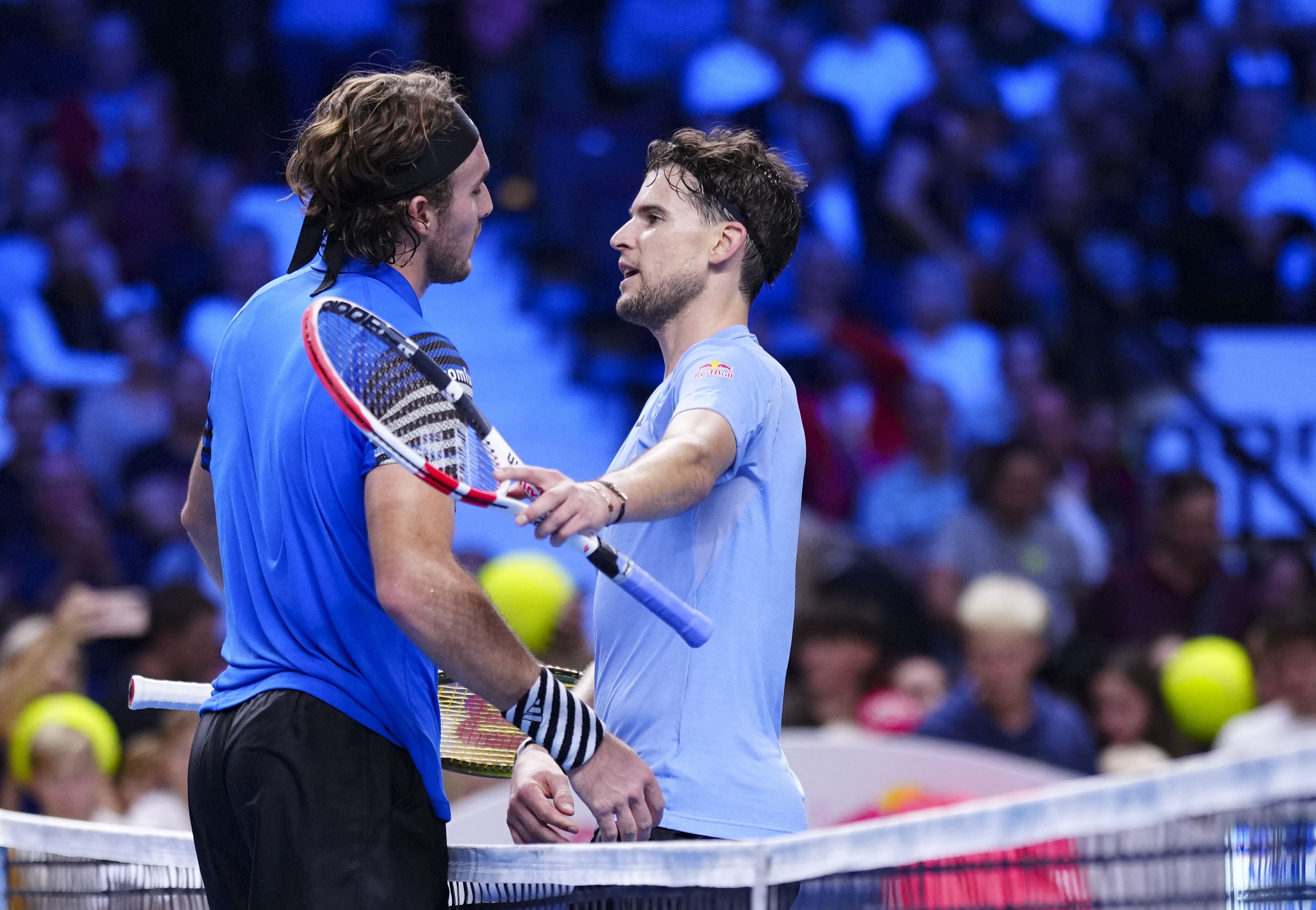 Download von www.picturedesk.com am 24.10.2023 (20:17).  ABD0176_20231024 - WIEN - ÖSTERREICH: Stefanos Tsitsipas (GRE) und Dominic Thiem (AUT) nach dem Match im Rahmen des Erste Bank Open Tennis Turniers in der Wiener Stadthalle am Dienstag, 24. Oktober 2023, in Wien. - FOTO: APA/EVA MANHART - 20231024_PD10890 - Rechteinfo: Rights Managed (RM)