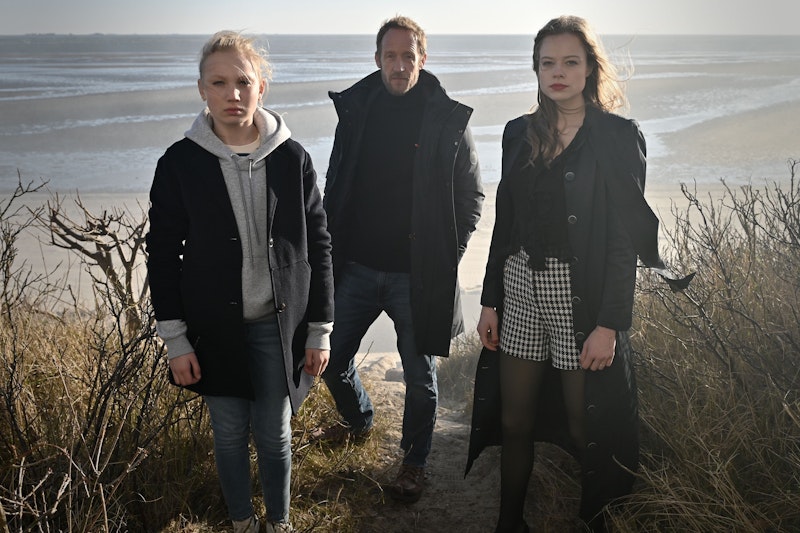 "Die Therapie": Josy (Helena Zengel), Viktor Larenz (Stephan Kampwirth), Anna Spiegel (Emma Bading)