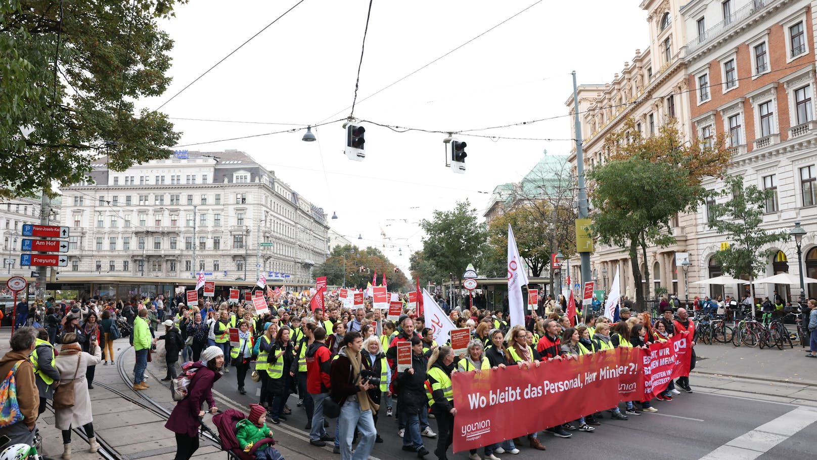 Am Dienstag protestierten rund 10.000 Kindergarten-Pädagogen für bessere Arbeitsbedingungen.