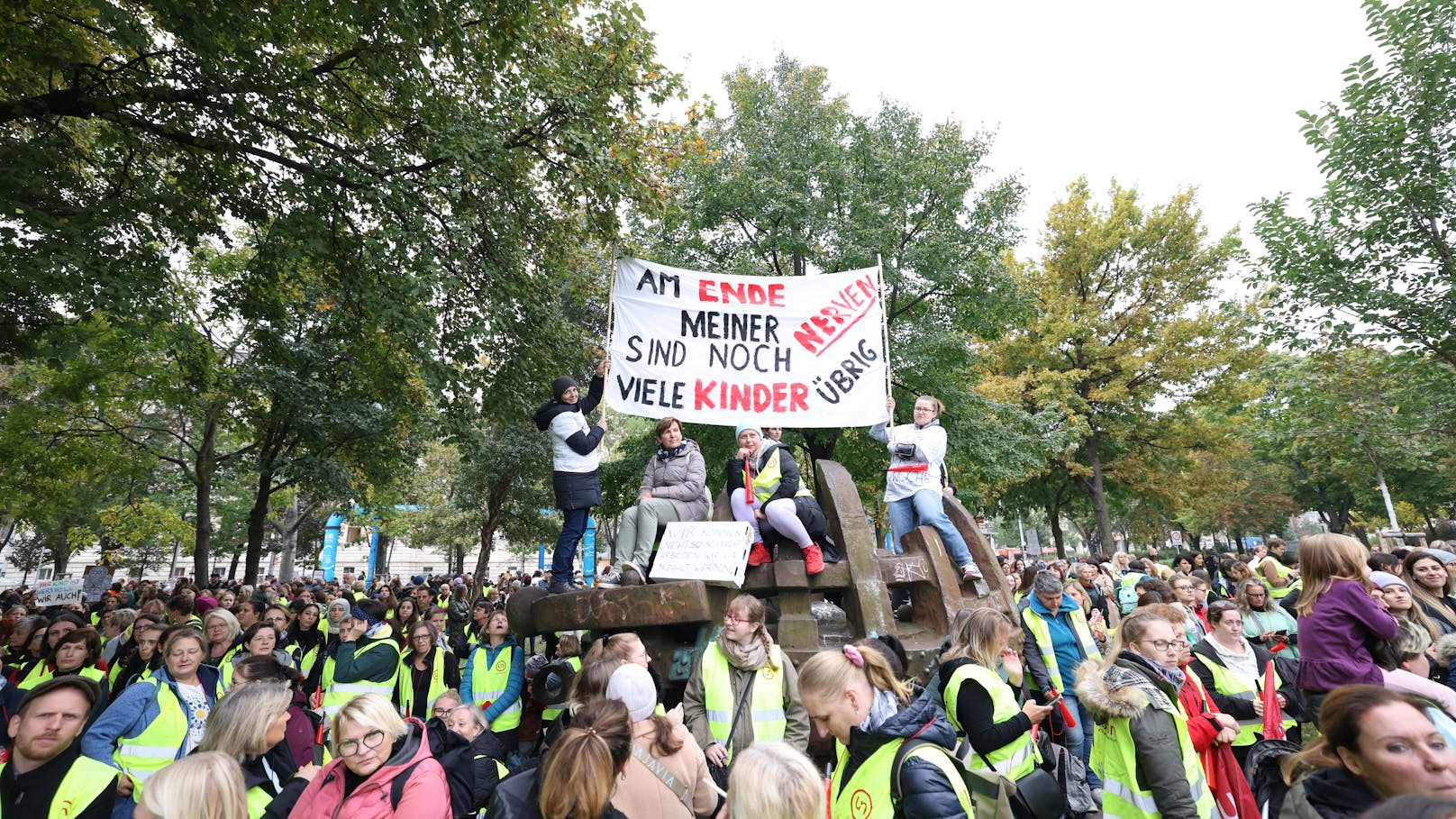 Am Dienstag protestierten rund 10.000 Kindergarten-Pädagogen für bessere Arbeitsbedingungen.