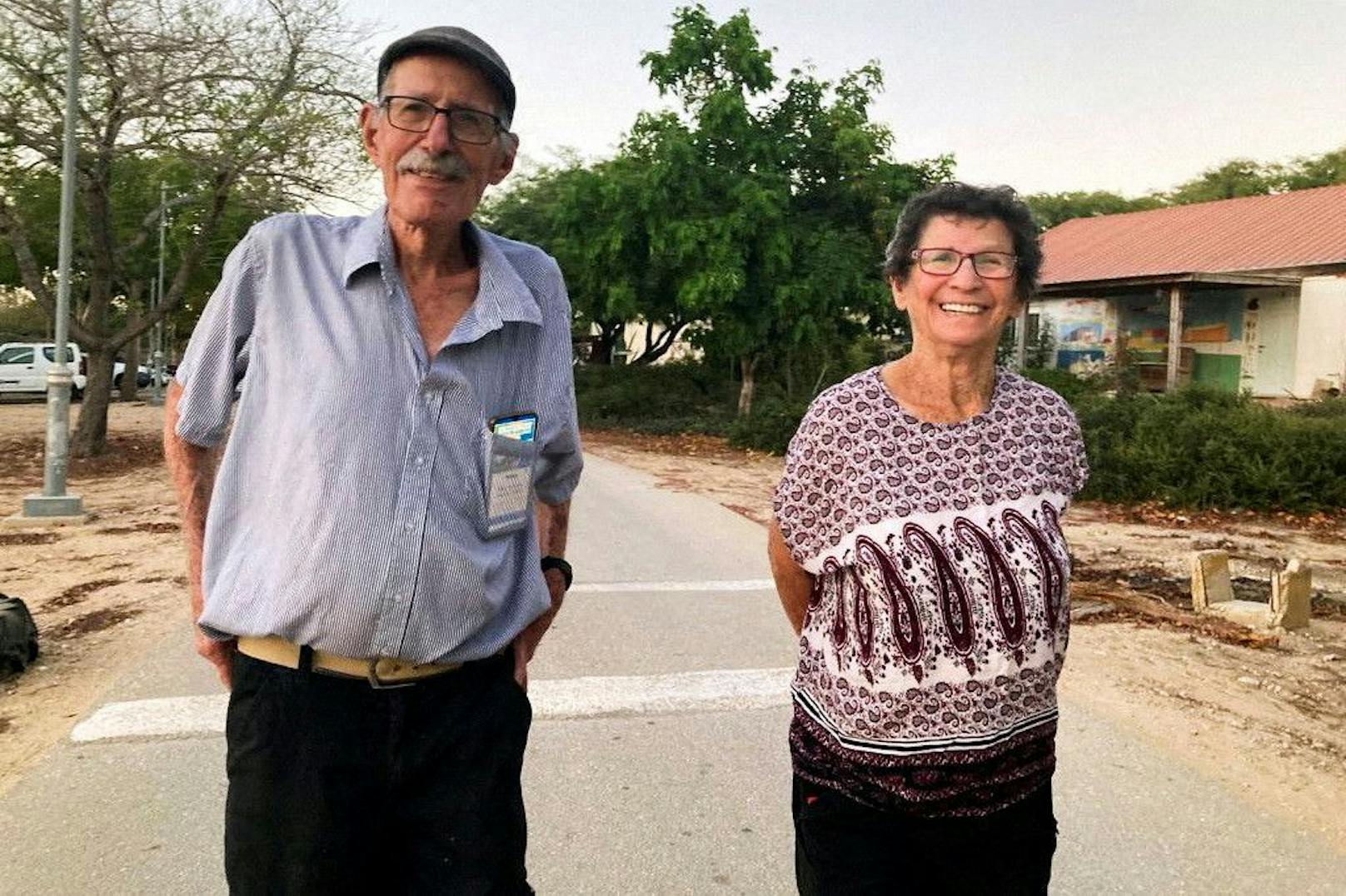 Yocheved Lifshitz mit ihrem Mann Oded, der immer noch festgehalten wird.