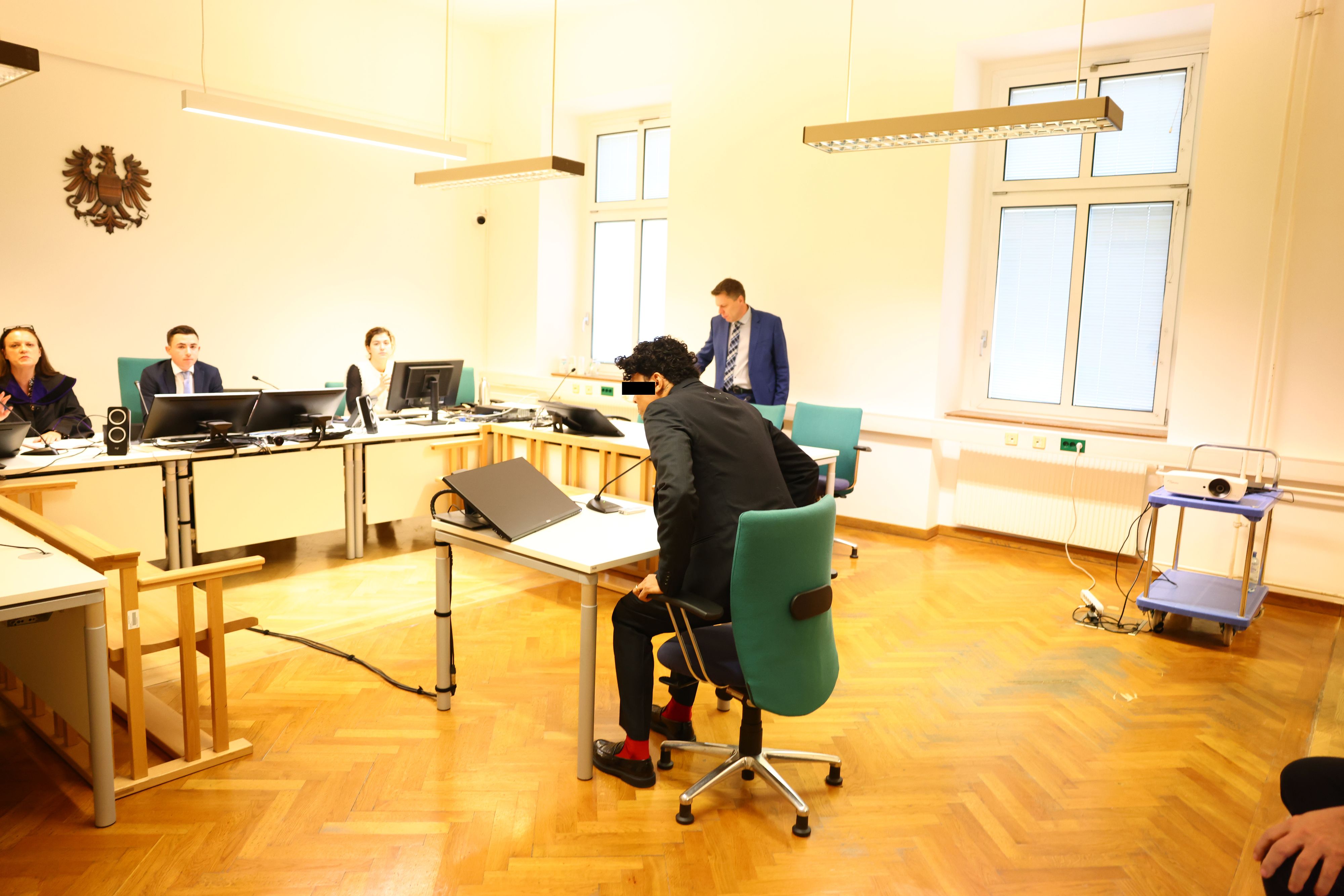 Künstler Christian R. nahm auf der Anklagebank in Wien Platz. 