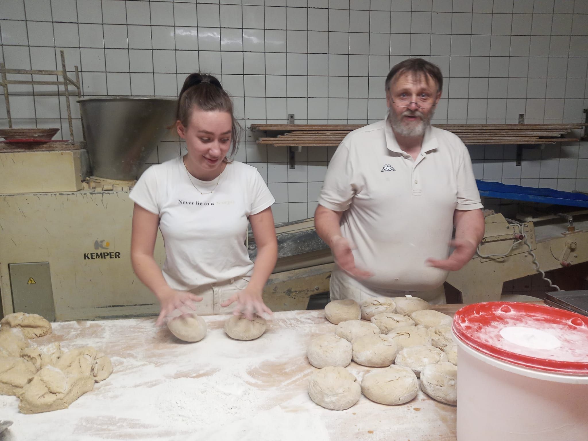Bäcker Gernot Gerstenbauer mit Tochter Maria stand gerne in der Backstube.