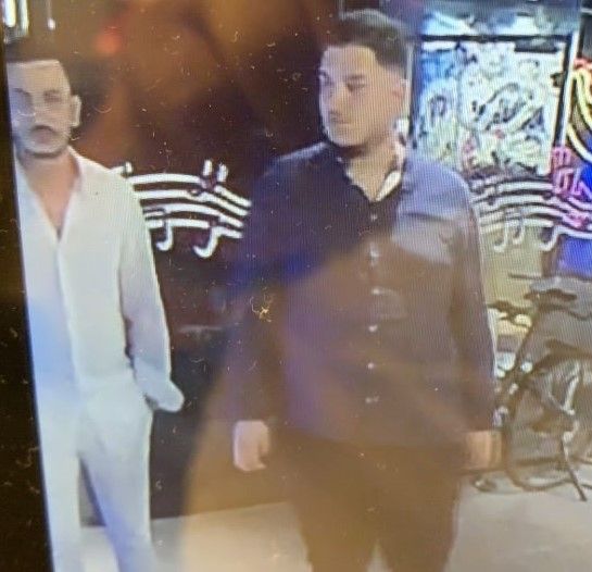 Schwerer Diebstahl in Wien-Mariahilf: Die Polizei fahndet nach diesen beiden Männern. 