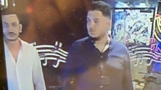 ieauf  den  Lichtbildern  ersichtlichen  Männer stehenim  Verdacht eine hochpreisige  Musikanlage sowie  ein  Tablet in  Wien-Mariahilf gestohlen  zu haben.  