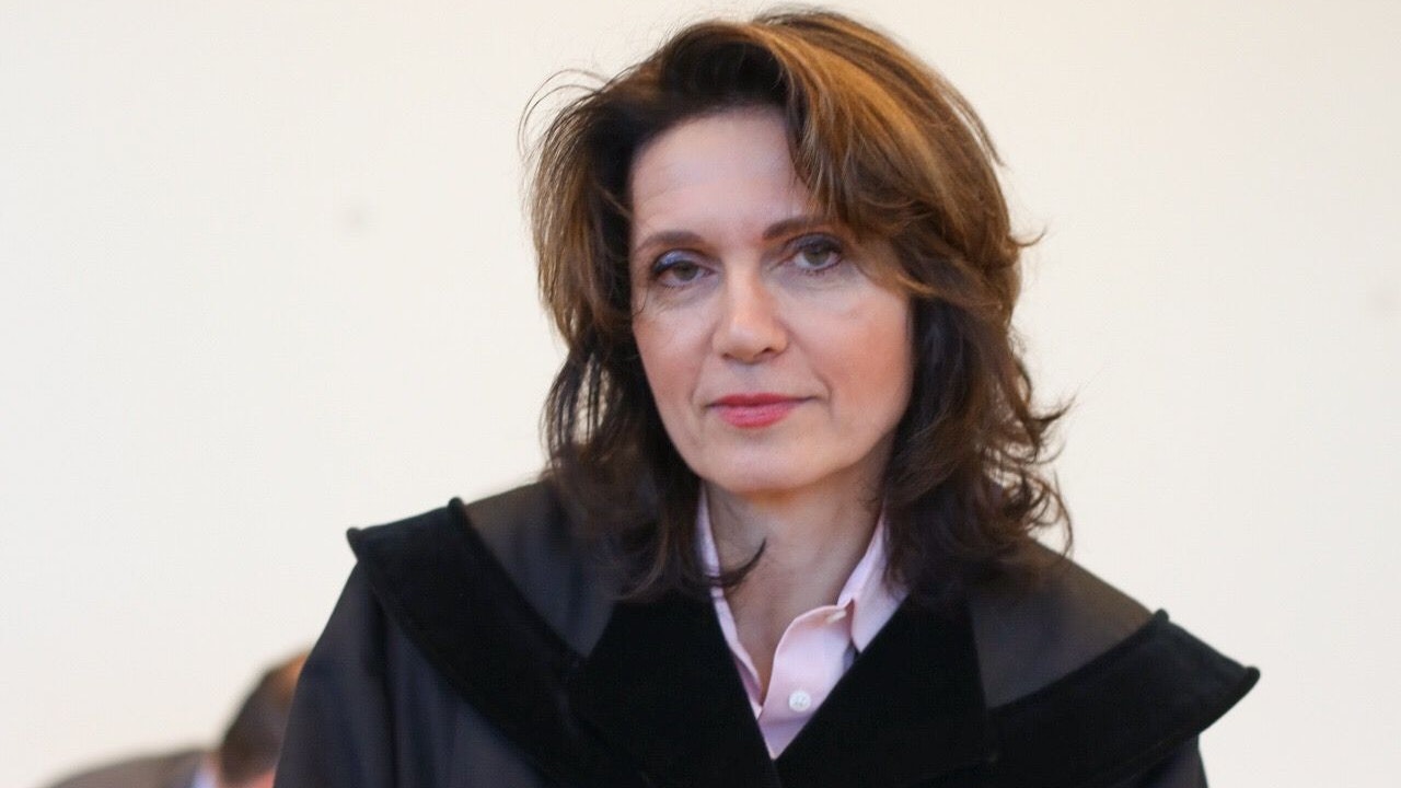 Astrid Wagner vertritt das erst 14-jährige Mädchen unter dringendem Mordverdacht.