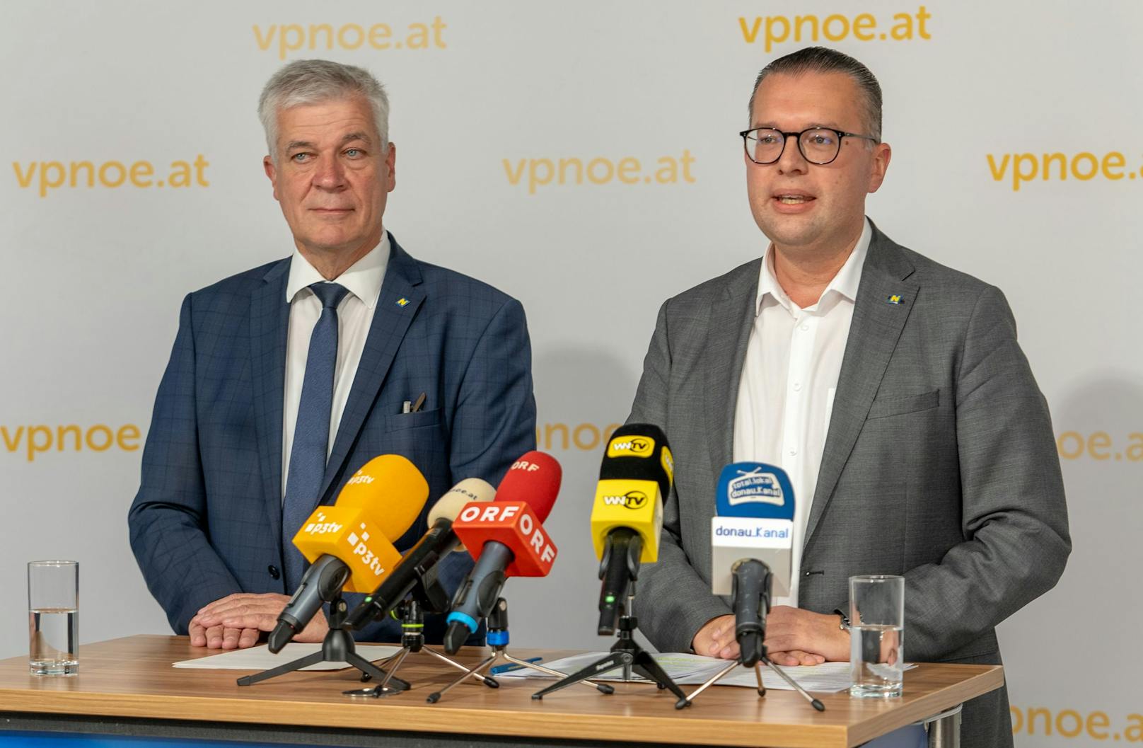 Matthias Zauner und Anton Kasser (li.) bei Pressekonferenz am Dienstag.