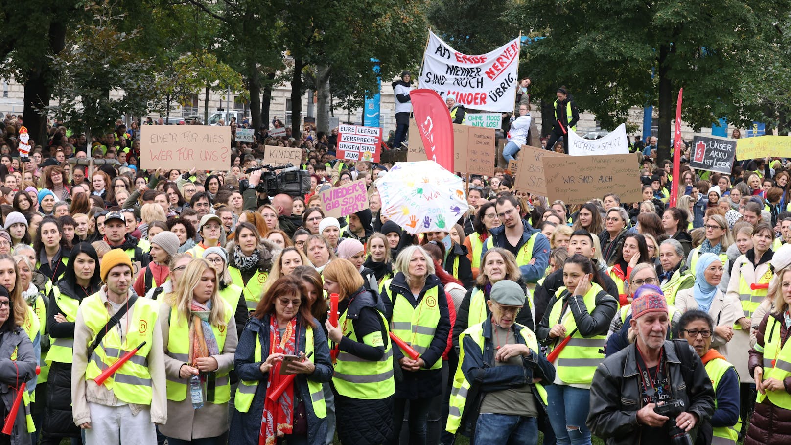 Am Dienstag protestierten rund 10.000 Kindergarten-Pädagogen für bessere Arbeitsbedingungen.