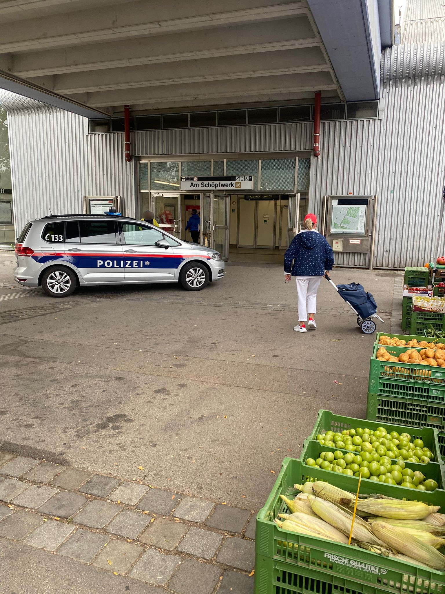 Polizei-Einsatz bei der U6-Station Am Schöpfwerk (Symbolfoto)