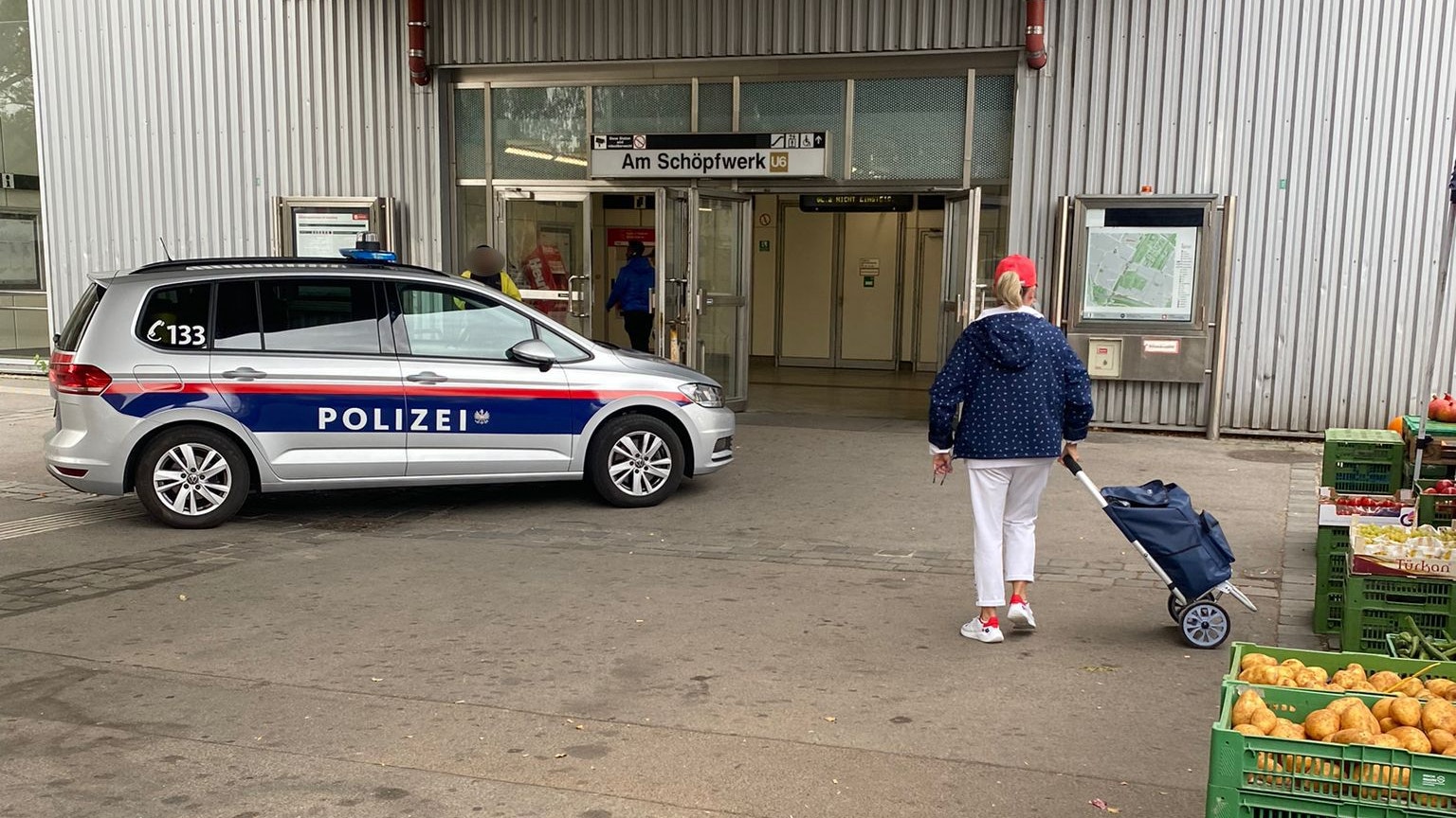 Feuerwehr-Einsatz bei der U6-Station Am Schöpfwerk