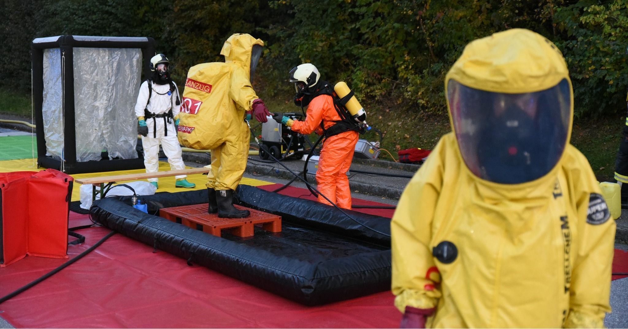 Szenen wie in einem Katastrophenfilm: die Übung der Feuerwehr im Mühlviertel.