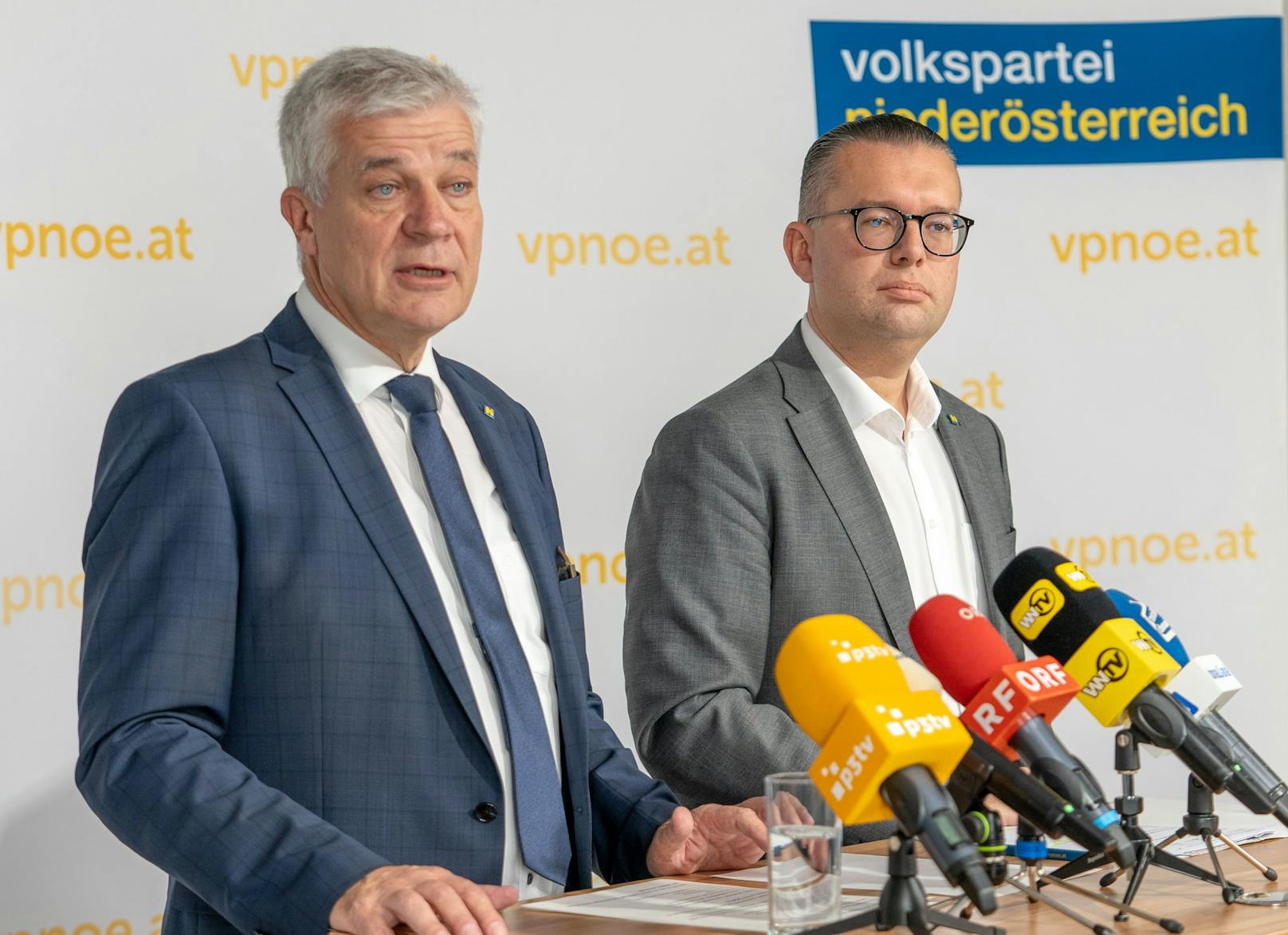 Matthias Zauner und Anton Kasser (li.) teilten in Richtung der SPNÖ aus.