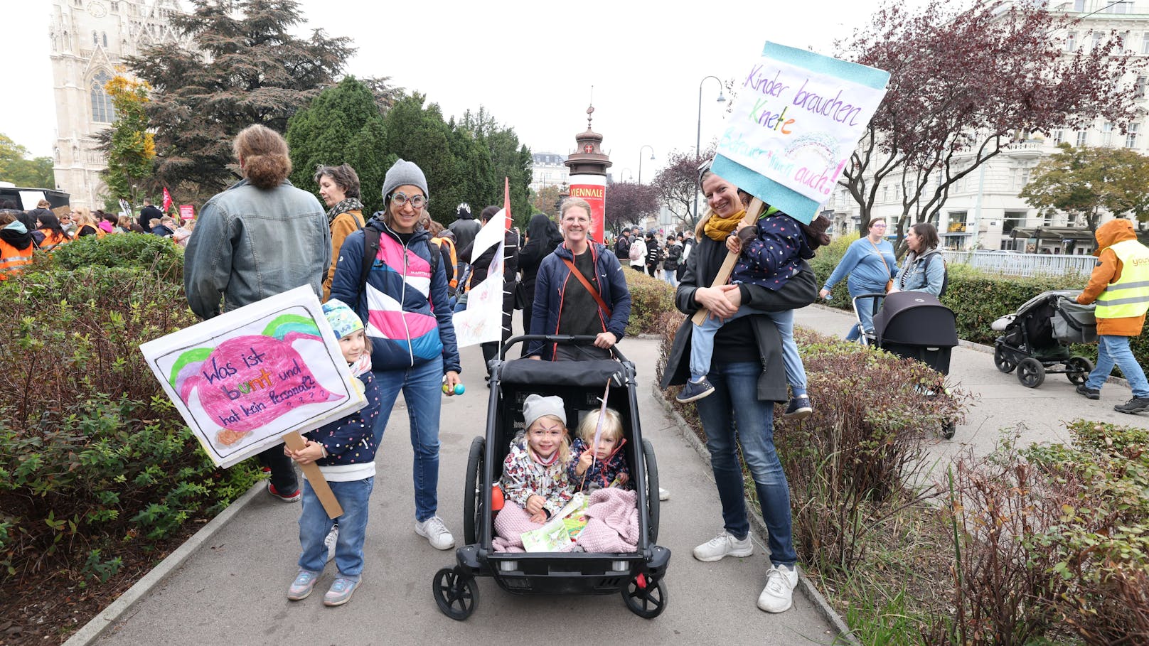 Am Dienstag protestierten rund 10.000 Kindergarten-Pädagogen für bessere Arbeitsbedingungen.