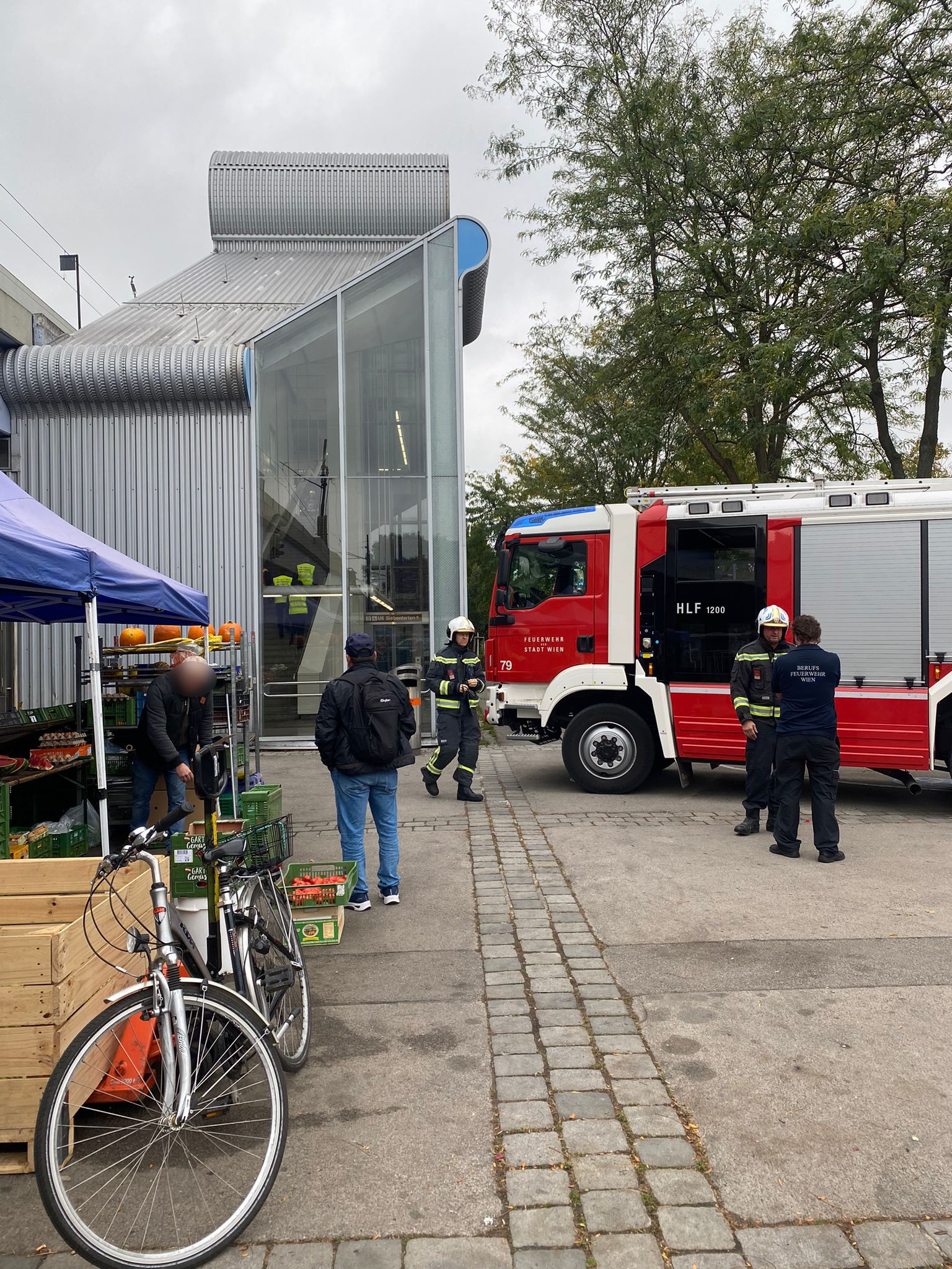 Feuerwehr-Einsatz bei der U6-Station Am Schöpfwerk