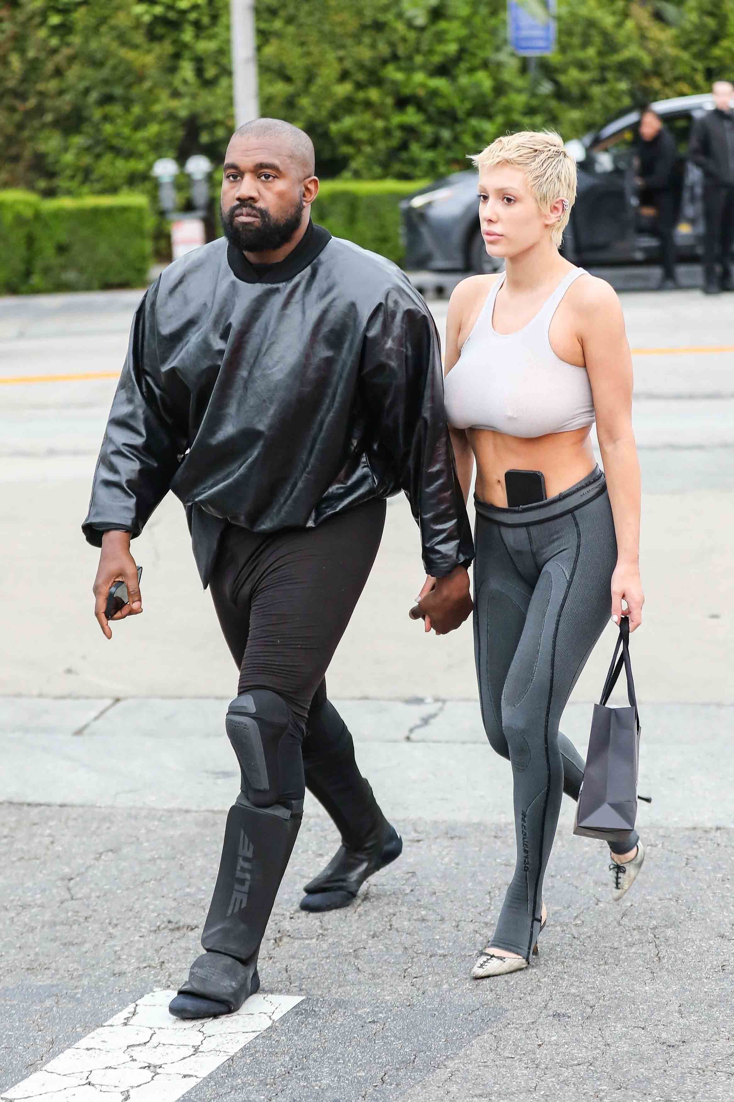 Seit Bianca Censori mit Kanye West zusammen ist, hat die Architektin sich modisch komplett gewandelt.