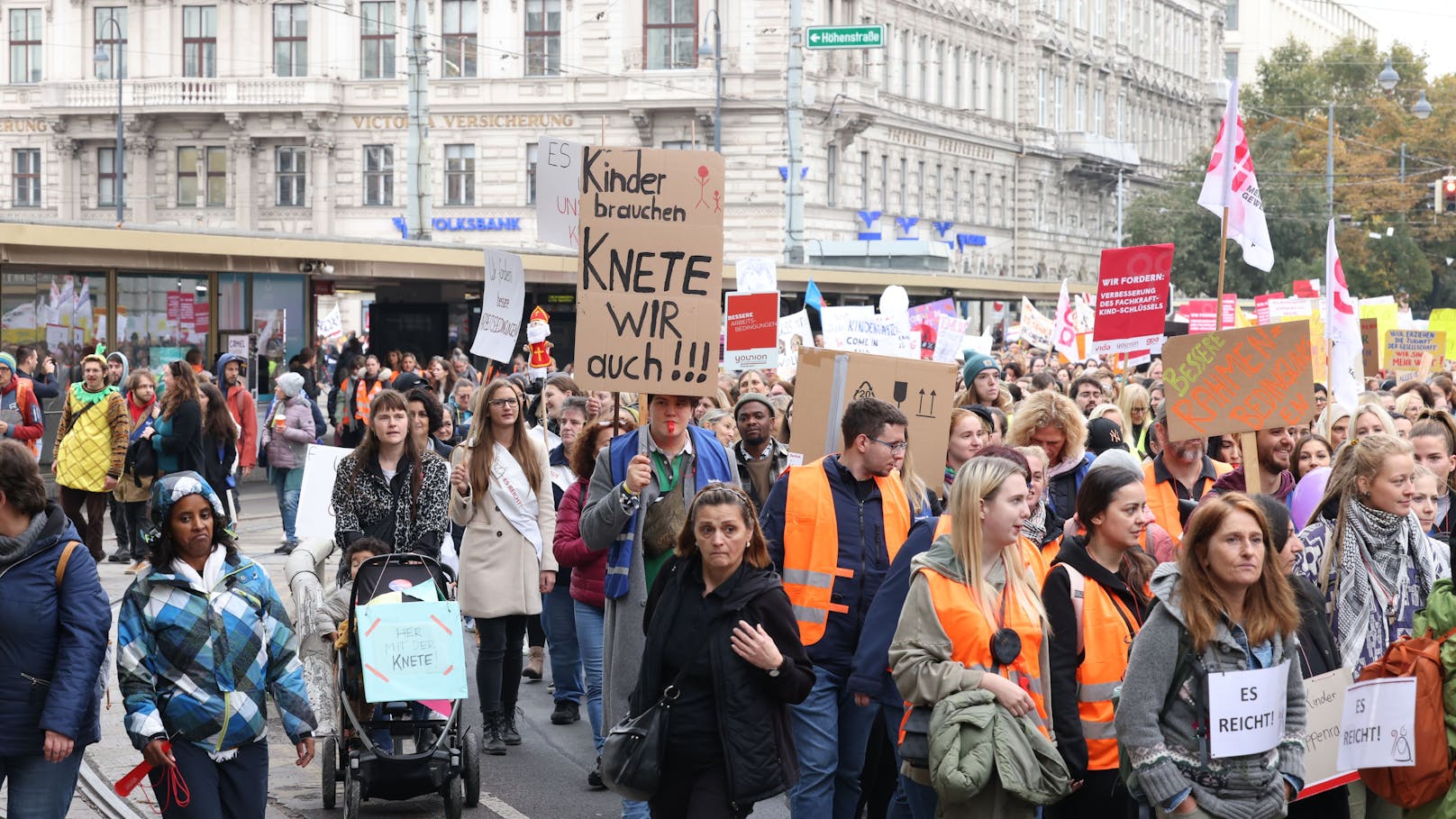 Am Dienstag protestierten rund 10.000 Kindergarten-Pädagogen für bessere Arbeitsbedingungen.