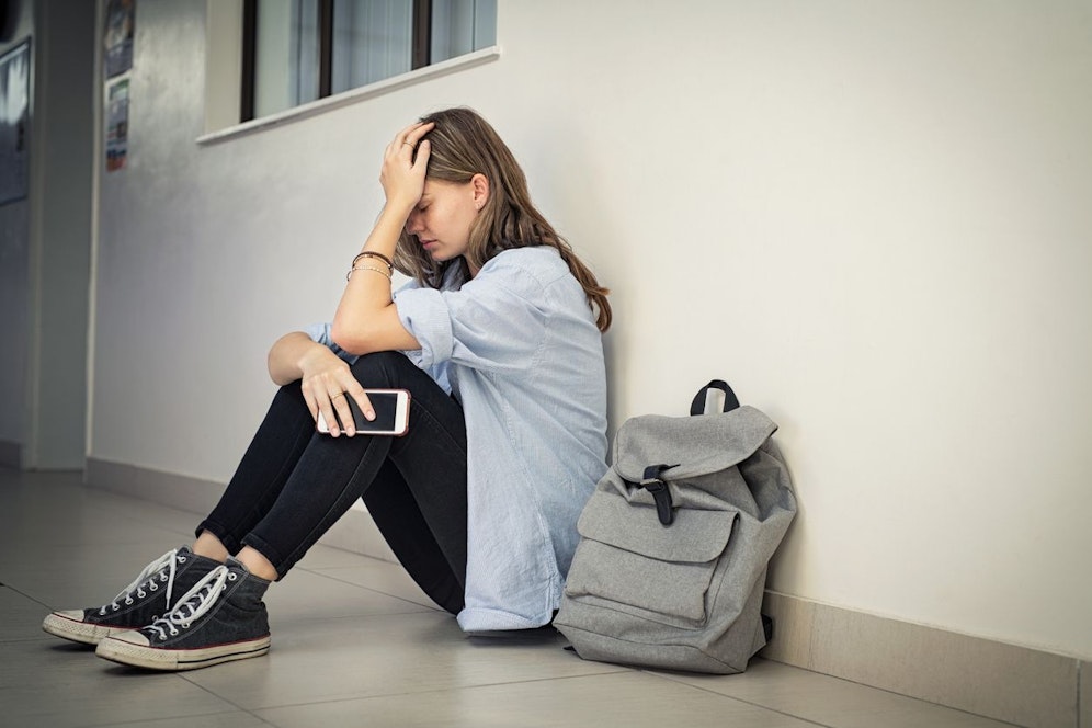 Weil sie ihn geblockt hatte, stalkte ein Ex-Mitschüler das Mädchen (Symbolbild).