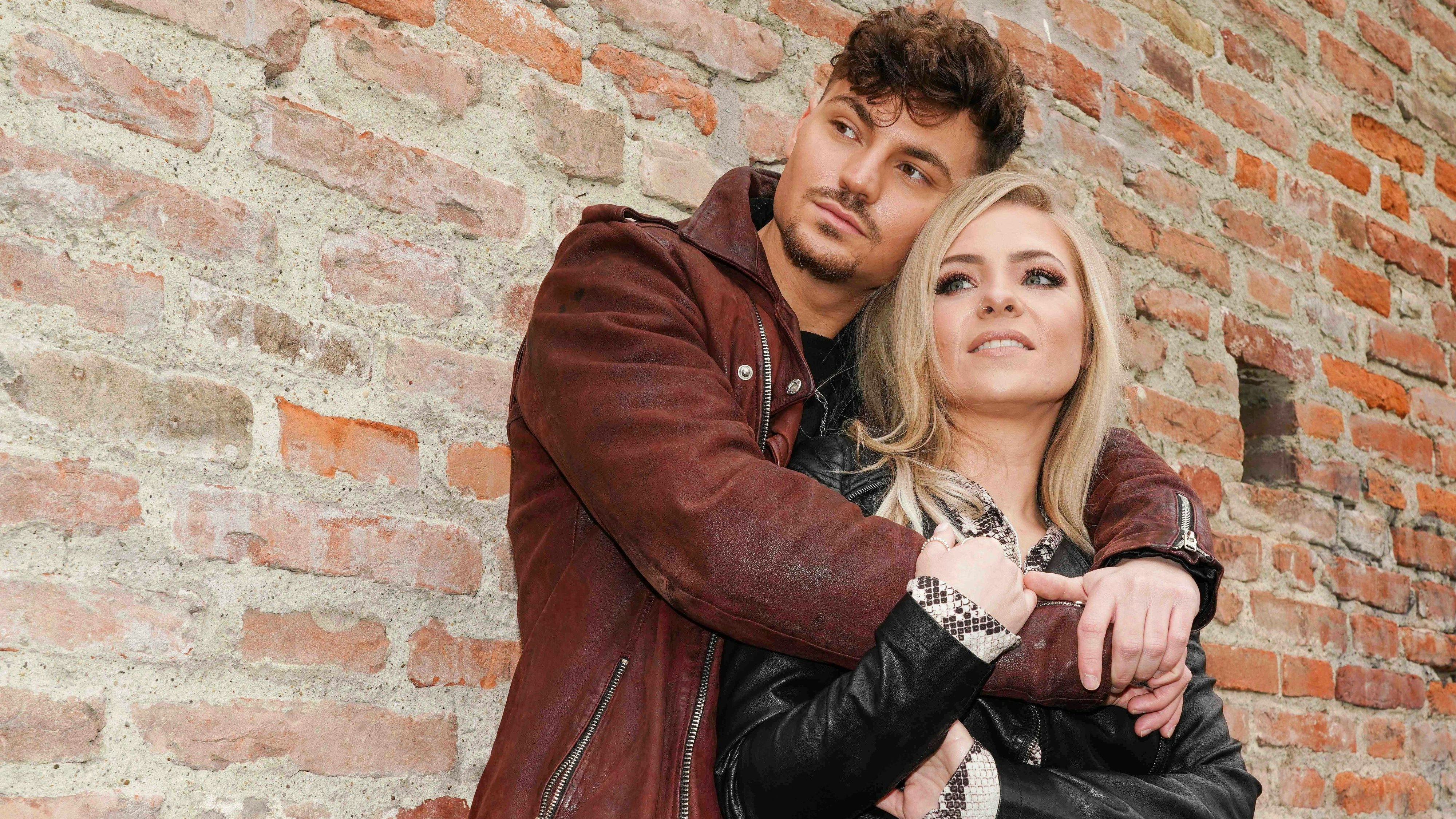 Download von www.picturedesk.com am 24.10.2023 (11:11).  EXCLUSIVE Ein Spaziergang mit Marina Marx und Karsten Walter. / Marina Marx zeigt ihre Heimatstadt Ulm mit dem romantischen und geschichtstraechtigen Fischerviertel, ihrer grossen Liebe Karsten Walter. Bereits seit Januar 2020 sind Beide ein Paar. Sie kann sich durchaus vorstellen, der Heimat Ulm, wegen Karsten den Ruecken zu zeigen und nach Berlin ziehen., Deutschland, Ulm, Fischerviertel, Baden Wuerttemberg,23.03.2021 - 20210323_PD11885 - Rechteinfo: Rights Managed (RM)