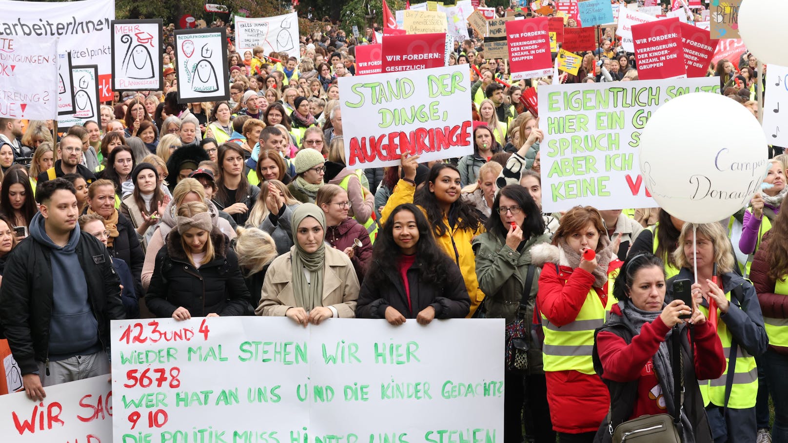 Am Dienstag protestierten rund 10.000 Kindergarten-Pädagogen für bessere Arbeitsbedingungen.