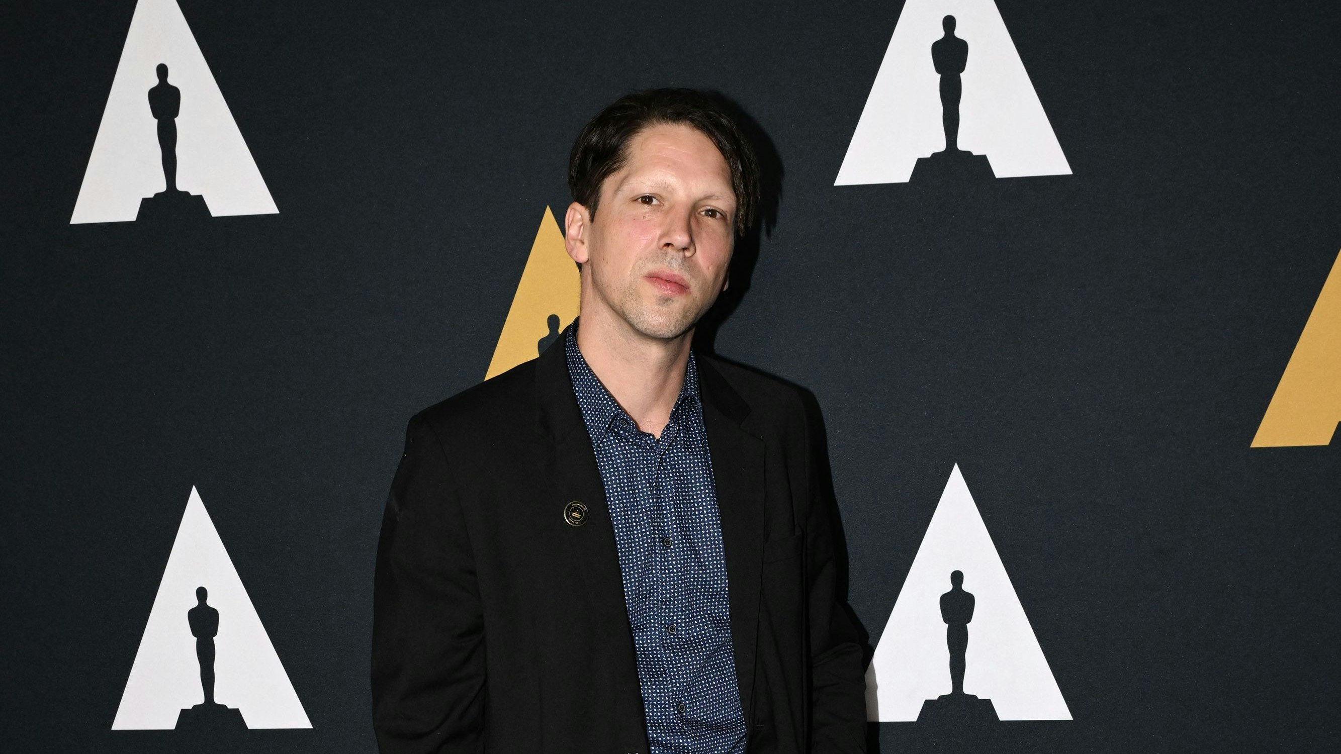 Download von www.picturedesk.com am 25.10.2023 (16:13).  Mark Gerstorfer (Filmakademie Wien, Austria), winner in the Narrative category for their film "Invisible Border", attends the 50th Student Academy Awards at the Academy of Motion Picture Arts and Sciences (AMPAS) in Beverly Hills, California, on October 24, 2023. The Academy of Motion Picture Arts and Sciences selects winners in four award categories from a field of 2,443 entries from 720 colleges and universities worldwide. (Photo by Robyn Beck / AFP) - 20231024_PD18513 - Rechteinfo: Rights Managed (RM) Nur für redaktionelle Nutzung! Werbliche Nutzung erfordert Freigabe: bitte schicken Sie uns eine Anfrage.