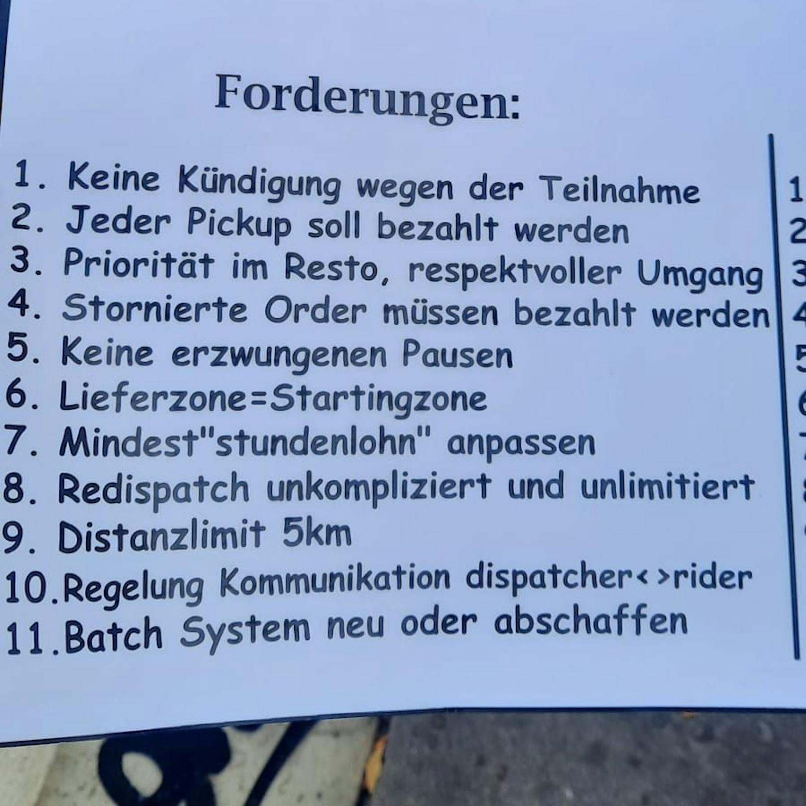 Foodora-Fahrer demonstrieren am 25. Oktober 2023 in Wien.