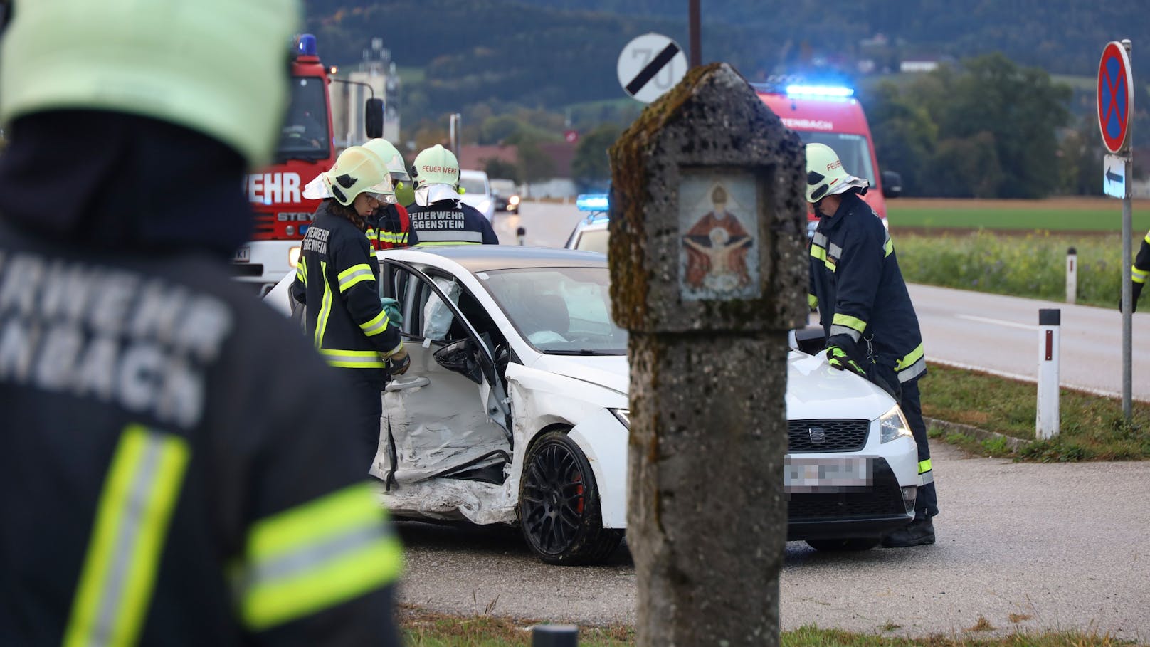 Ein schwerer Kreuzungsunfall im Frühverkehr in Pettenbach (Bezirk Kirchdorf an der Krems) hat am Mittwoch zwei Verletzte gefordert.