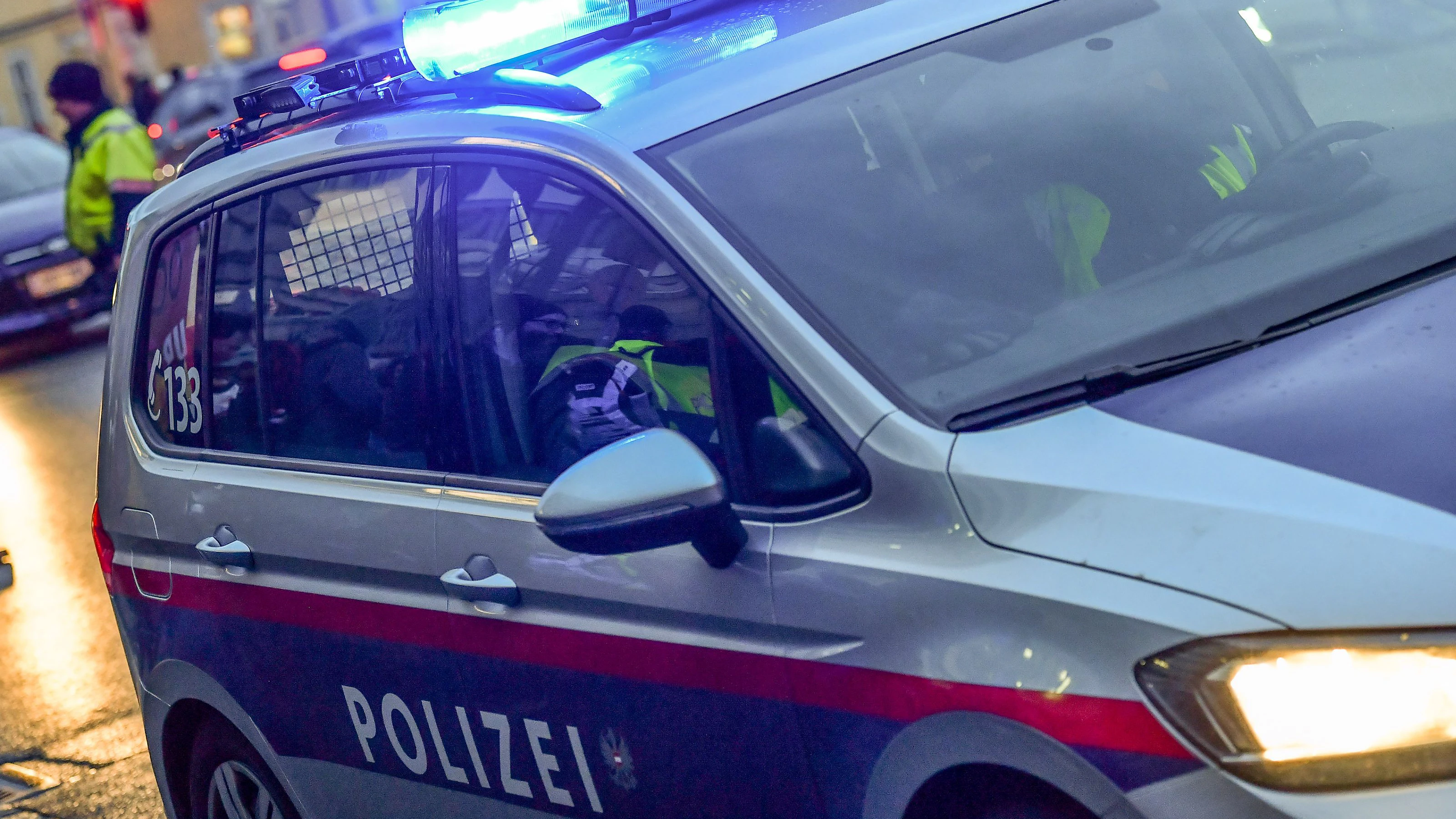 Die Linzer Polizei musste mit mehreren Fahrzeugen ausrücken. 