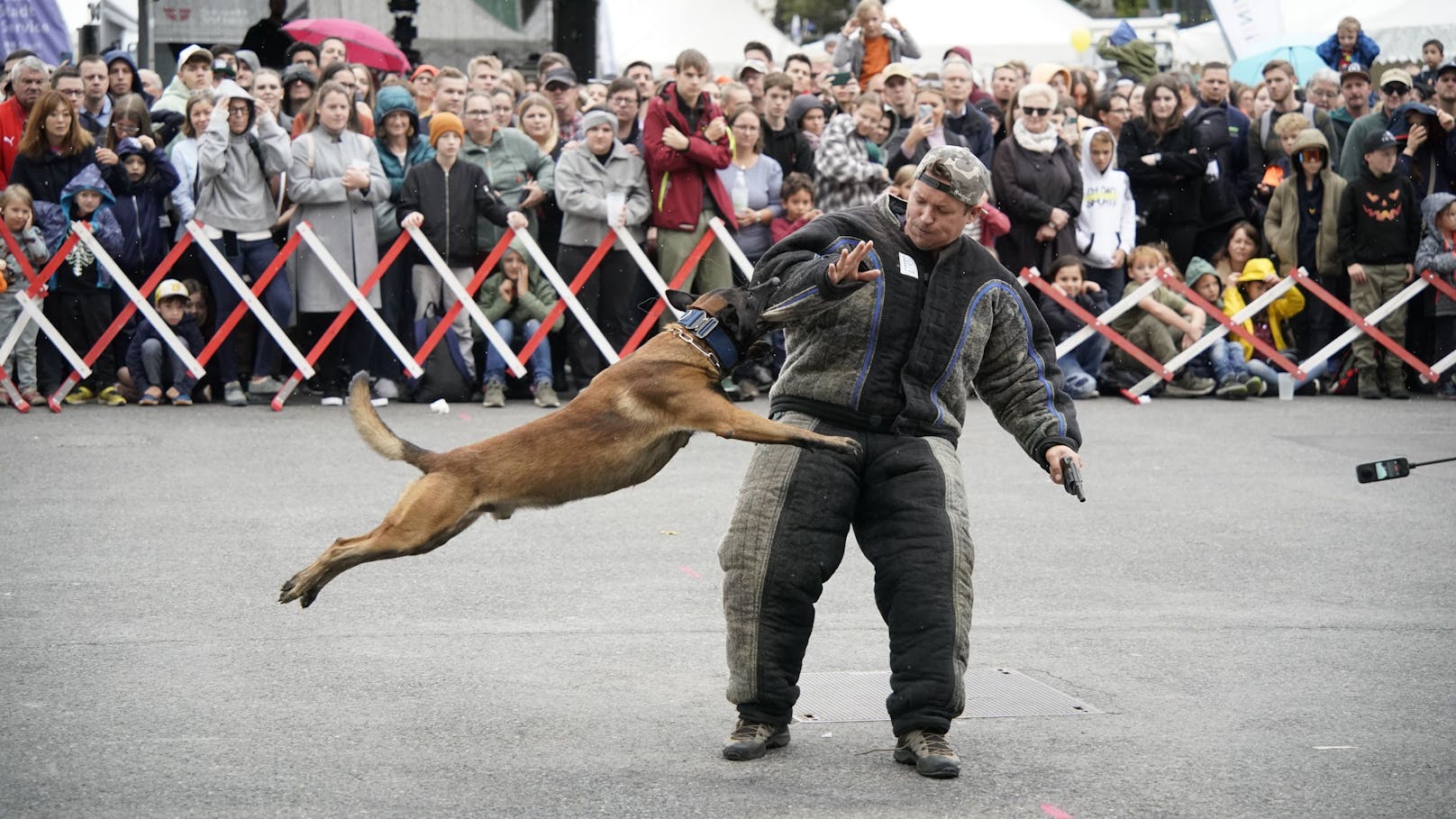 Die Helfer Wiens präsentieren sich am 26. Oktober gemeinsam mit den Wiener Hilfs- und Einsatzorganisationen. Auch WEGA und Polizeidiensthunde zeigten, was sie können. 