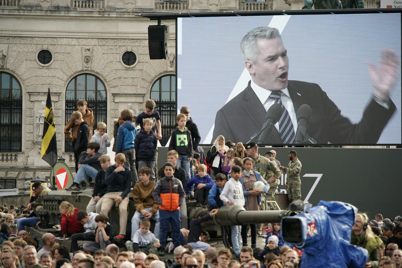 Bundeskanzler Karl Nehammer beim Nationalfeiertag 2023