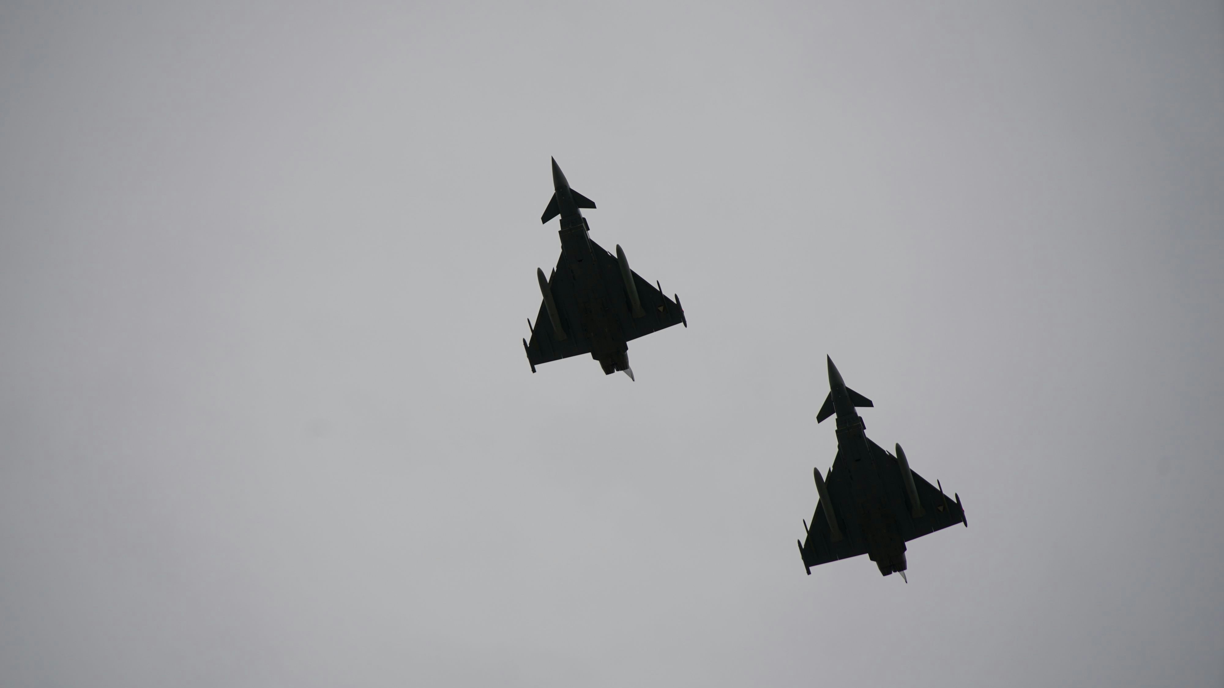 Heute.at - Eurofighter fliegen über Österreich – wo es kracht