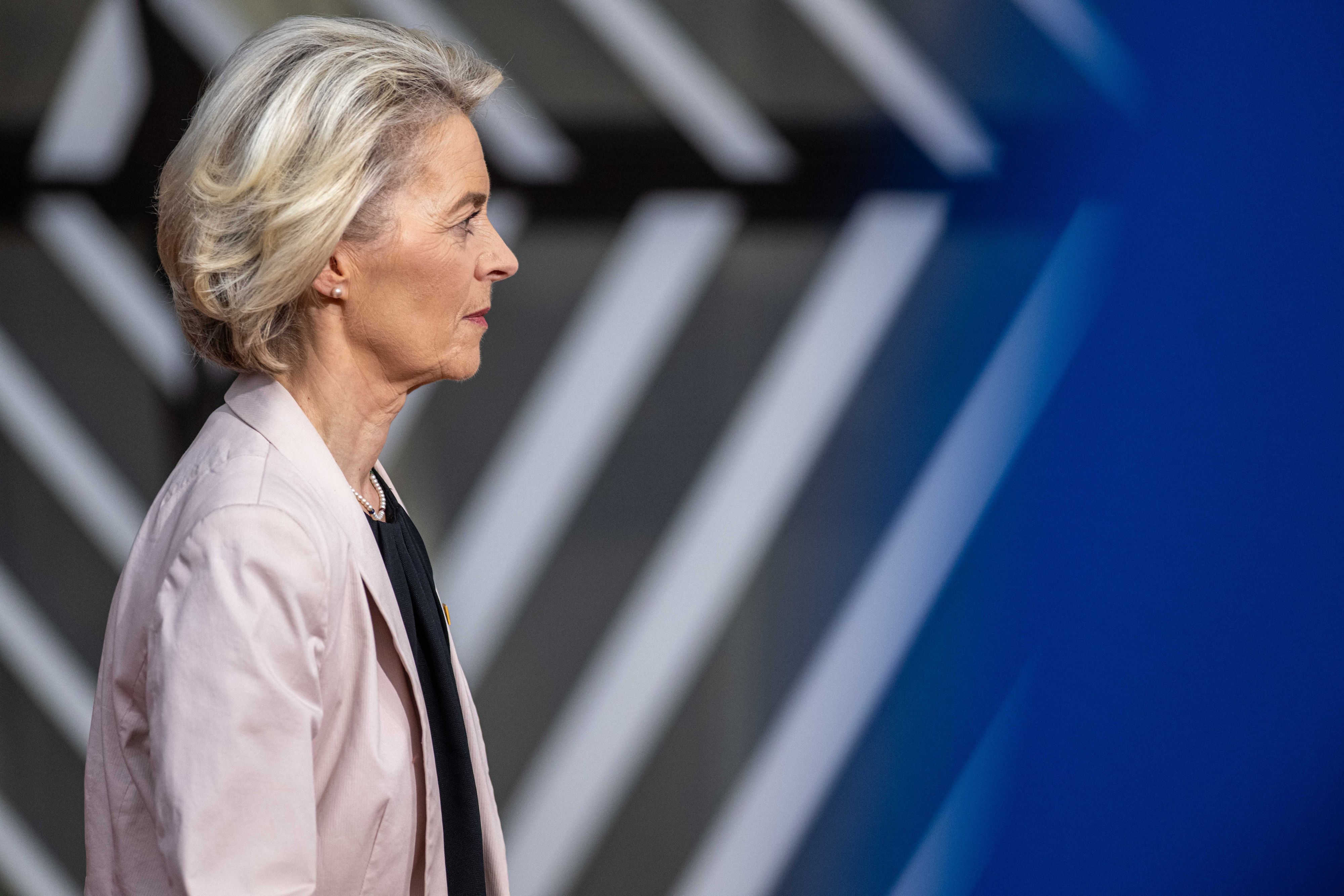 Mehr als 60 EU-Abgeordnete appellieren an Ursula von der Leyen, die Zeitumstellung endgültig abzuschaffen.