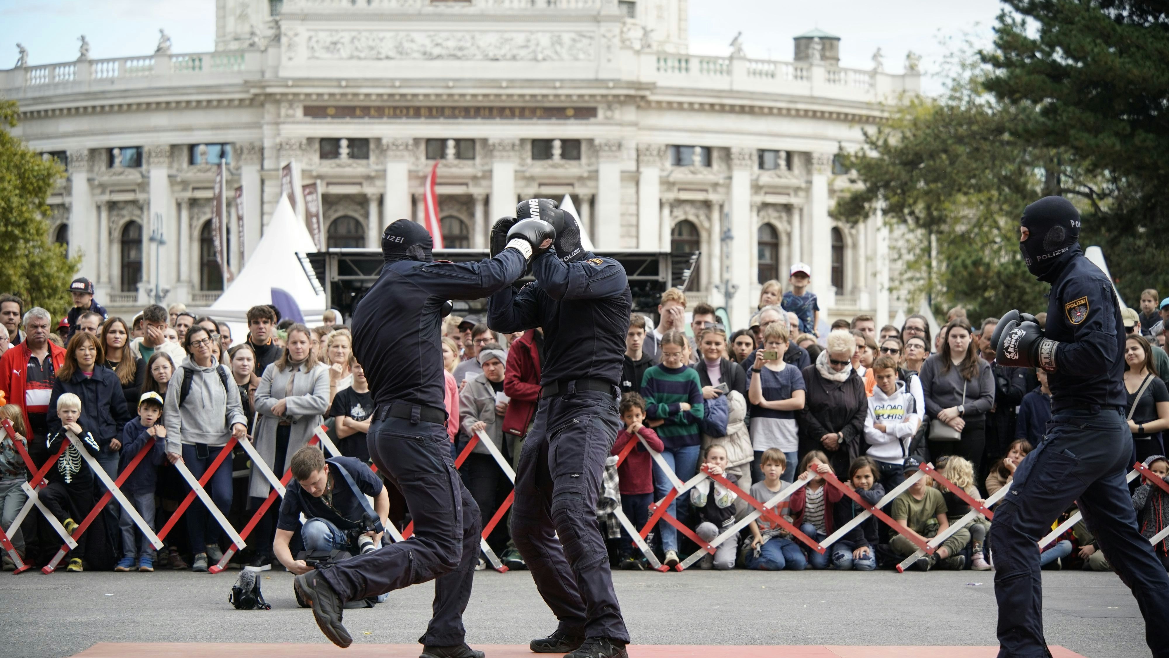 Heute.at - Sicherheitsfest Wien: Einsatzkräfte zeigen ihr Können