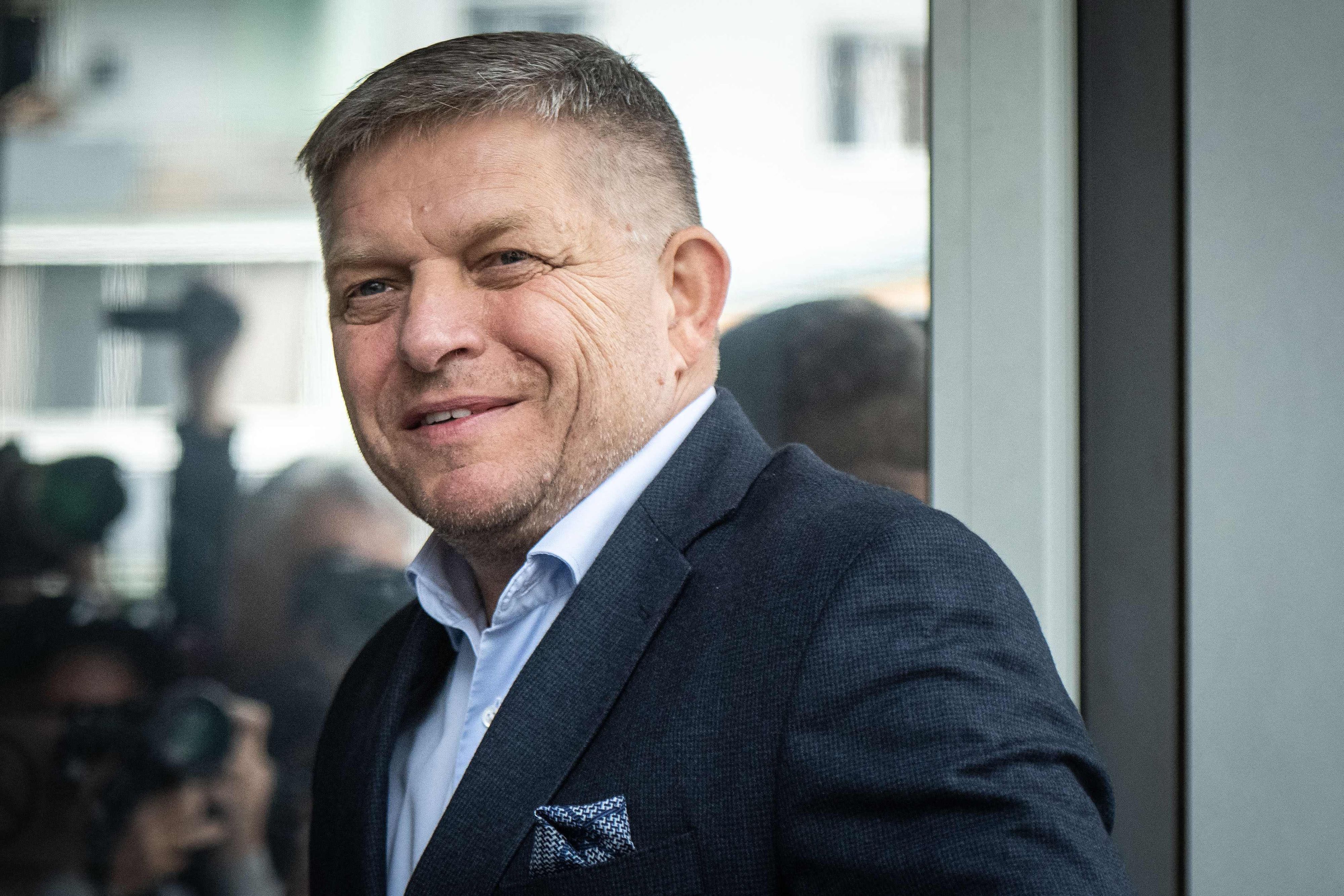 Der neue slowakische Ministerpräsident <strong>Robert Fico</strong> kündigte am Donnerstag einen Stopp der Waffenlieferungen an die Ukraine an.