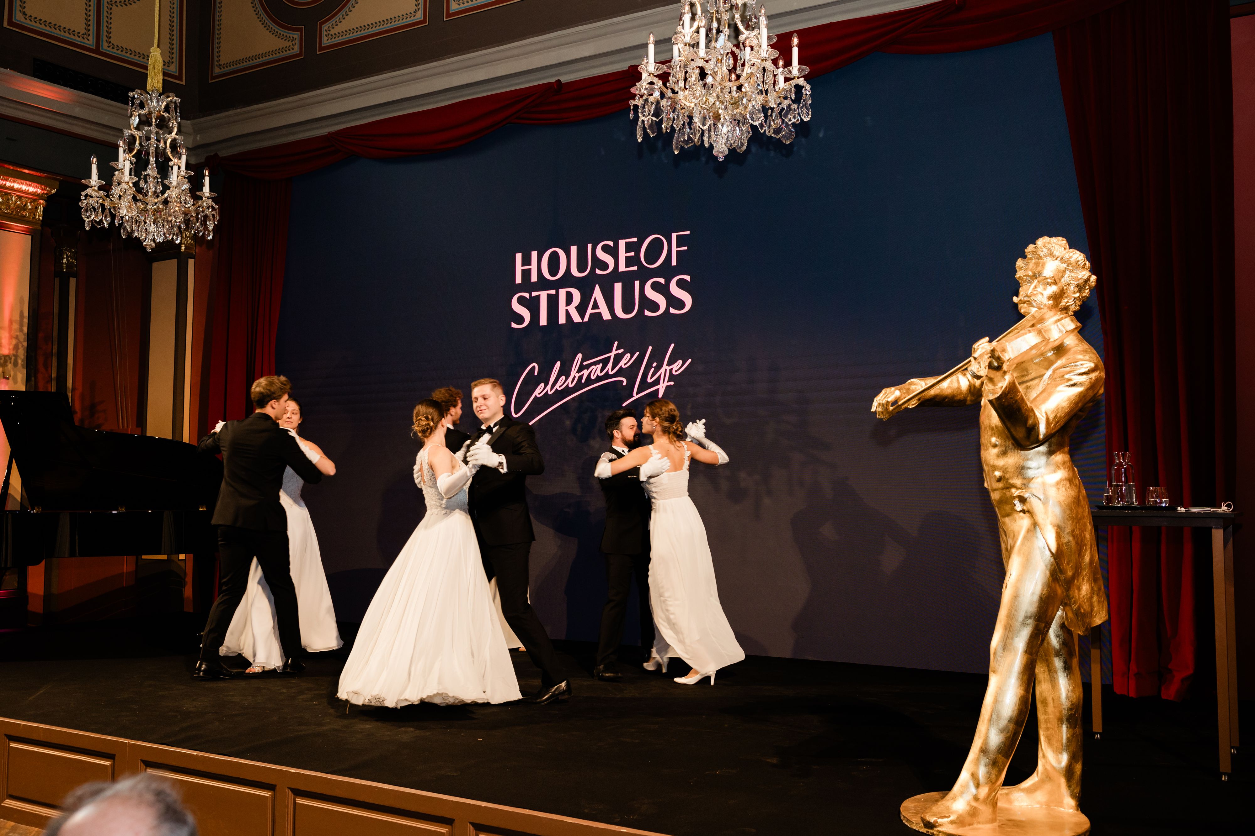 Was wäre Wien ohne den Walzer: Zu Ehren der Walzerkönige der Familie Strauss wurde nun das House of Strauss eröffnet