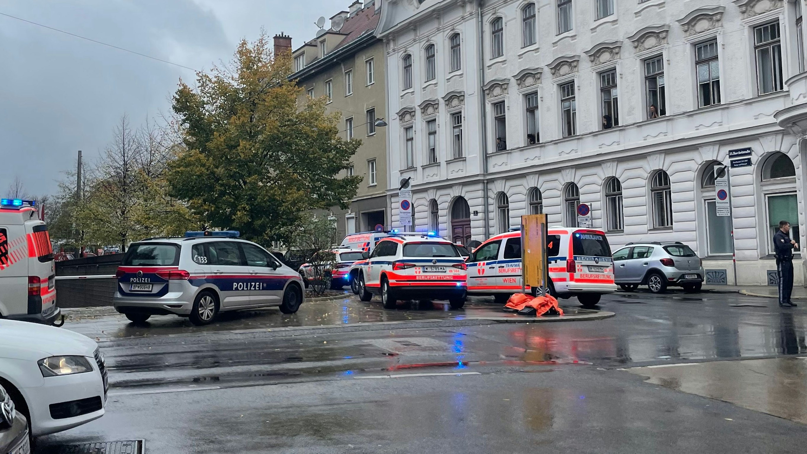 Blaulichteinsatz auf der Haeckelstraße (Wien-Liesing)