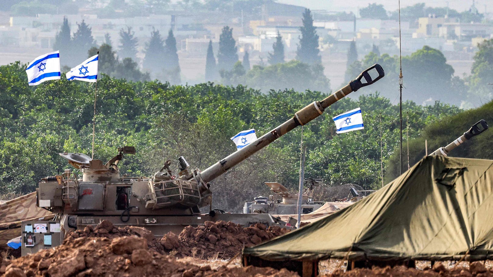 Laut einer Umfrage sind 49 Prozent der Israelis dafür, mit einer großangelegten Bodenoffensive im Gazastreifen abzuwarten.